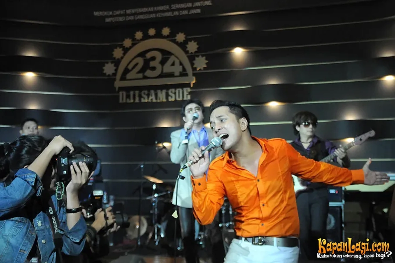Jika Anda tidak melihat foto Fathur Java Jive, kemungkinan karena foto dengan nomor tersebut tidak tersedia di Kapanlagi.com™