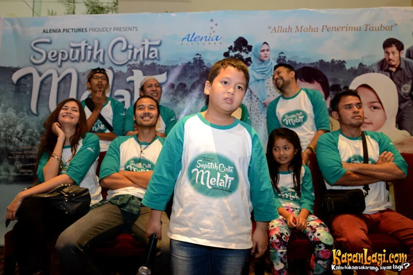 Jika Anda tidak melihat foto Fatih Unru, kemungkinan karena foto dengan nomor tersebut tidak tersedia di Kapanlagi.com™