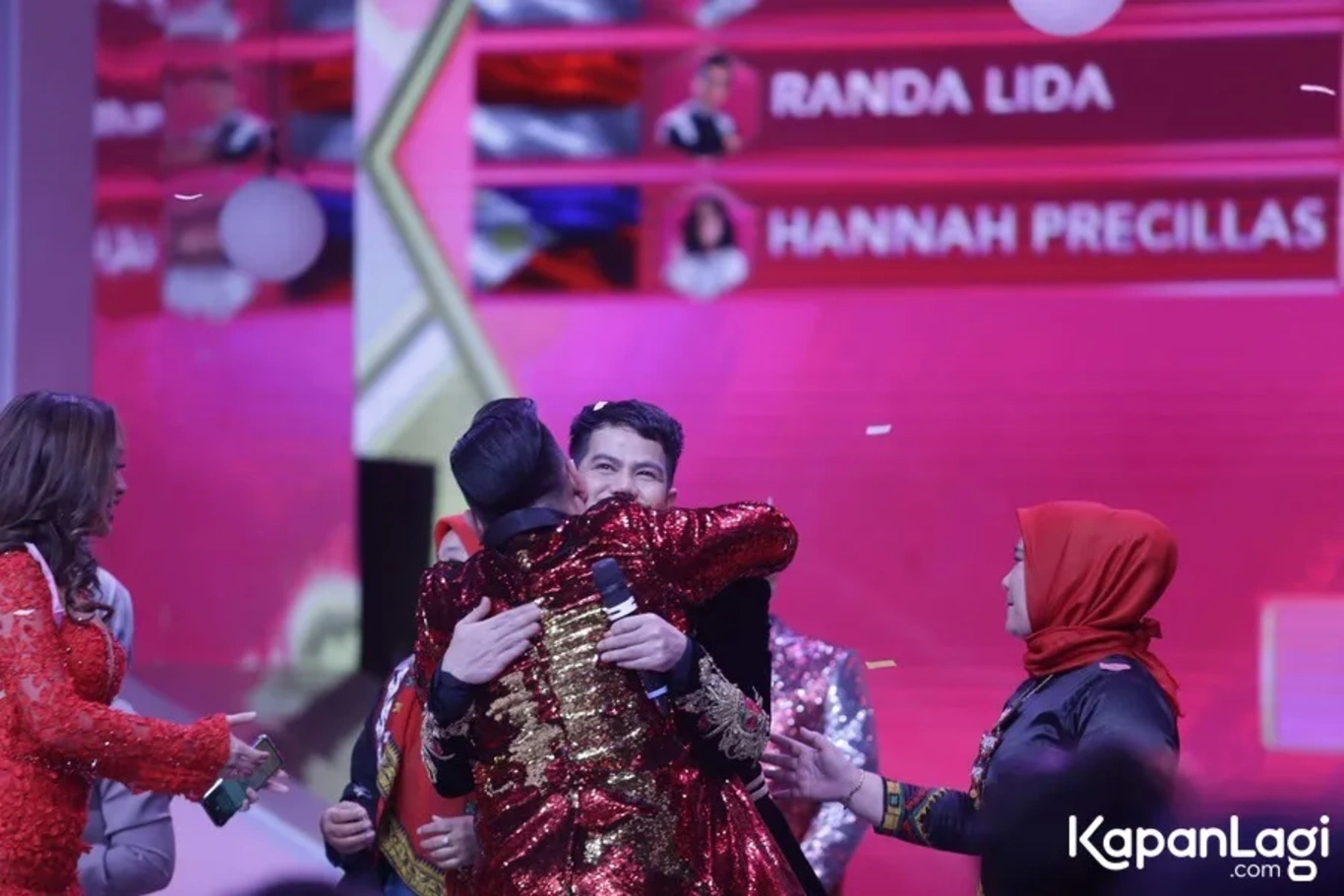 Jika Anda tidak melihat foto Faul Lida, kemungkinan karena foto dengan nomor tersebut tidak tersedia di Kapanlagi.com™