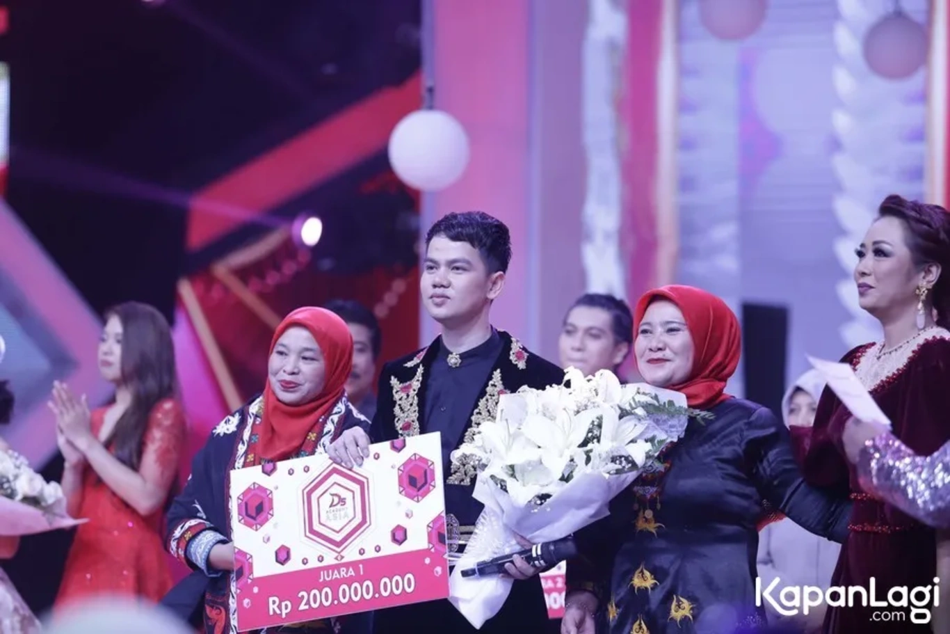 Jika Anda tidak melihat foto Faul Lida, kemungkinan karena foto dengan nomor tersebut tidak tersedia di Kapanlagi.com™