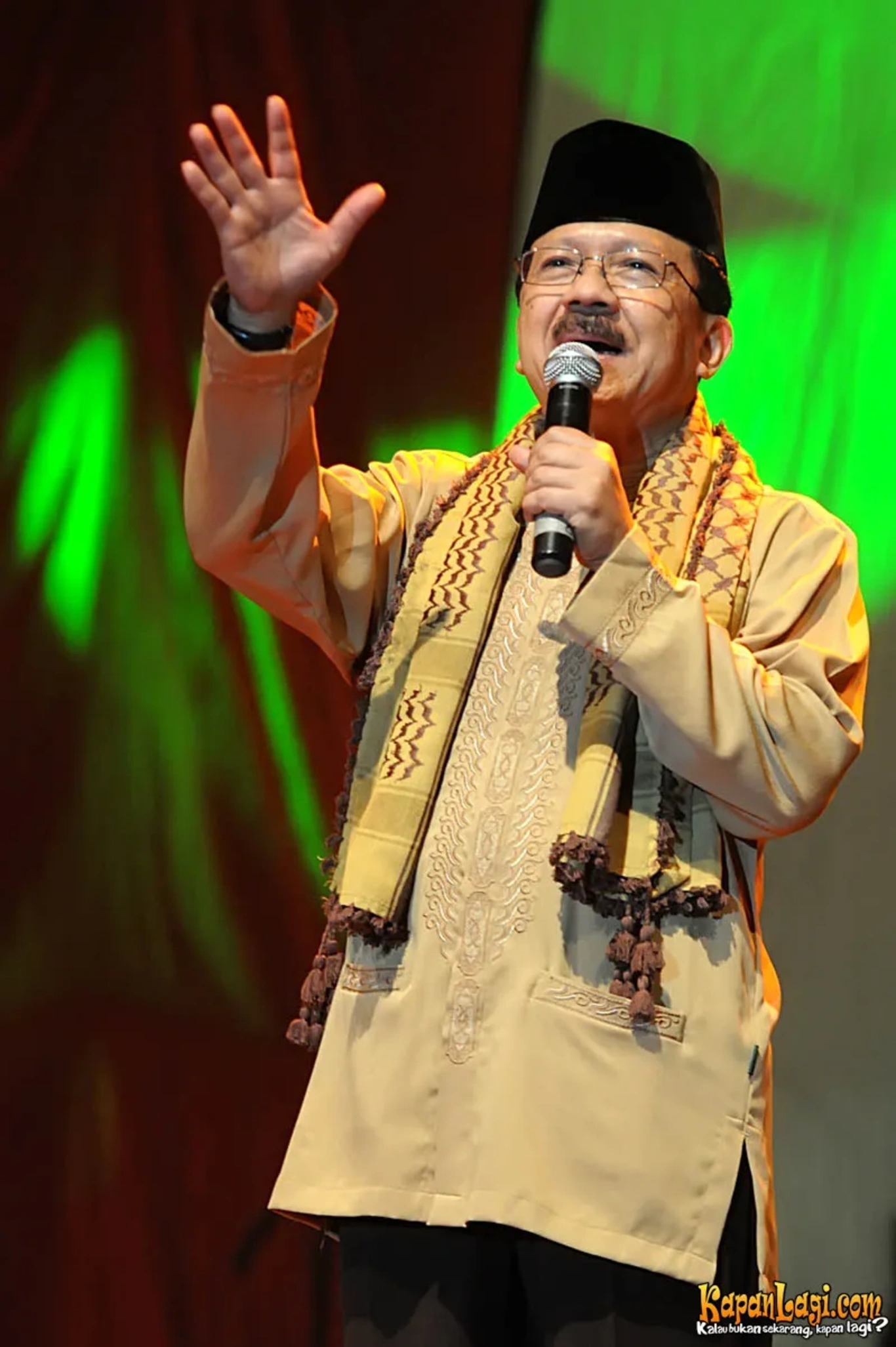 Jika Anda tidak melihat foto Fauzi Bowo, kemungkinan karena foto dengan nomor tersebut tidak tersedia di Kapanlagi.com™