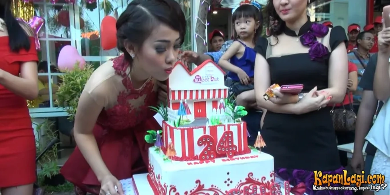 Jika Anda tidak melihat foto Felly Chibi, kemungkinan karena foto dengan nomor tersebut tidak tersedia di Kapanlagi.com™