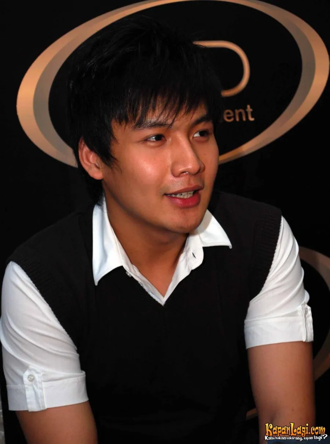 Jika Anda tidak melihat foto Fendy Chou, kemungkinan karena foto dengan nomor tersebut tidak tersedia di Kapanlagi.com™