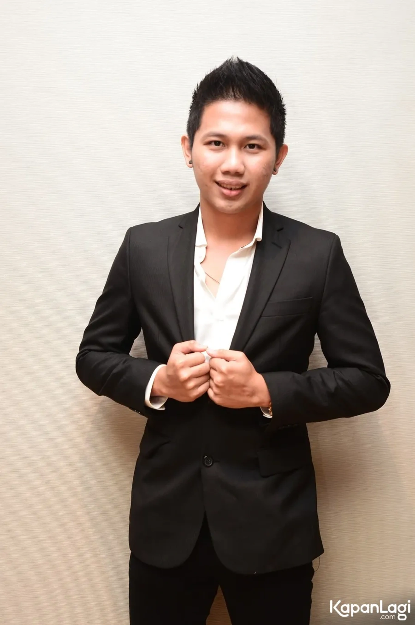 Jika Anda tidak melihat foto Fernando Wang, kemungkinan karena foto dengan nomor tersebut tidak tersedia di Kapanlagi.com™