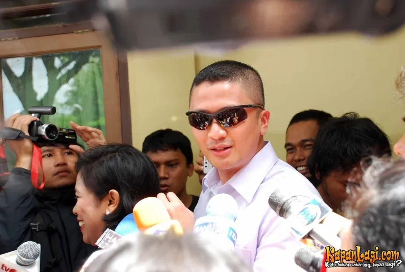 Jika Anda tidak melihat foto Ferry Maryadi, kemungkinan karena foto dengan nomor tersebut tidak tersedia di Kapanlagi.com™