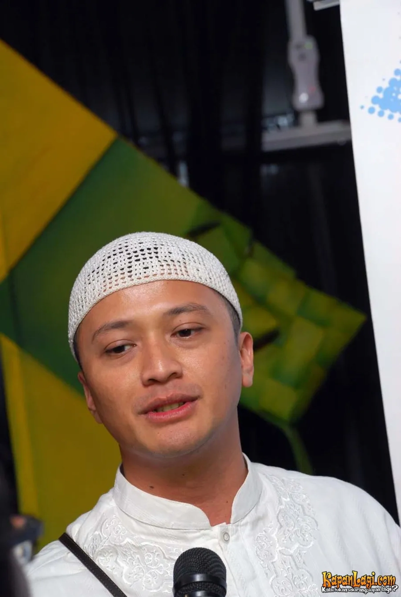 Jika Anda tidak melihat foto Ferry Maryadi, kemungkinan karena foto dengan nomor tersebut tidak tersedia di Kapanlagi.com™