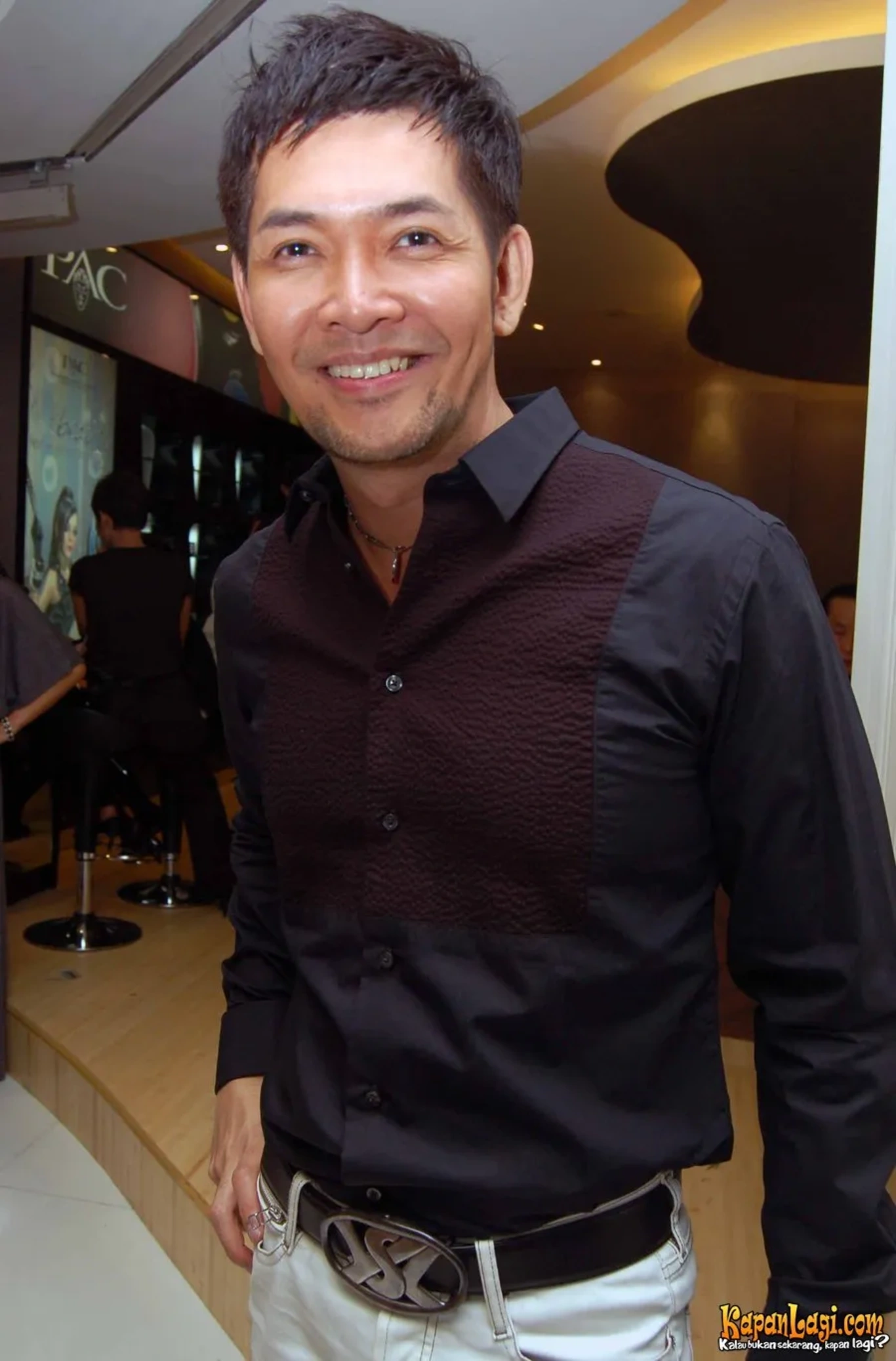 Jika Anda tidak melihat foto Ferry Salim, kemungkinan karena foto dengan nomor tersebut tidak tersedia di Kapanlagi.com™