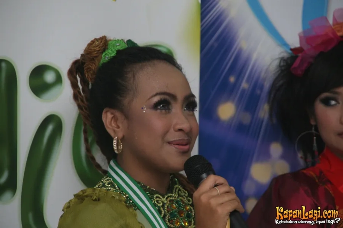 Jika Anda tidak melihat foto Fika KDI, kemungkinan karena foto dengan nomor tersebut tidak tersedia di Kapanlagi.com™