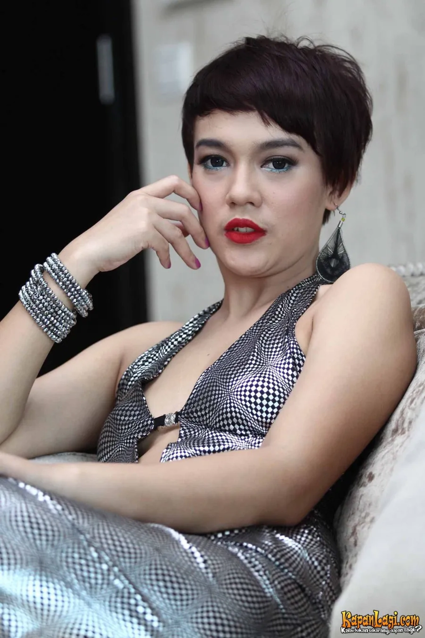 Jika Anda tidak melihat foto Fikha Effendi, kemungkinan karena foto dengan nomor tersebut tidak tersedia di Kapanlagi.com™