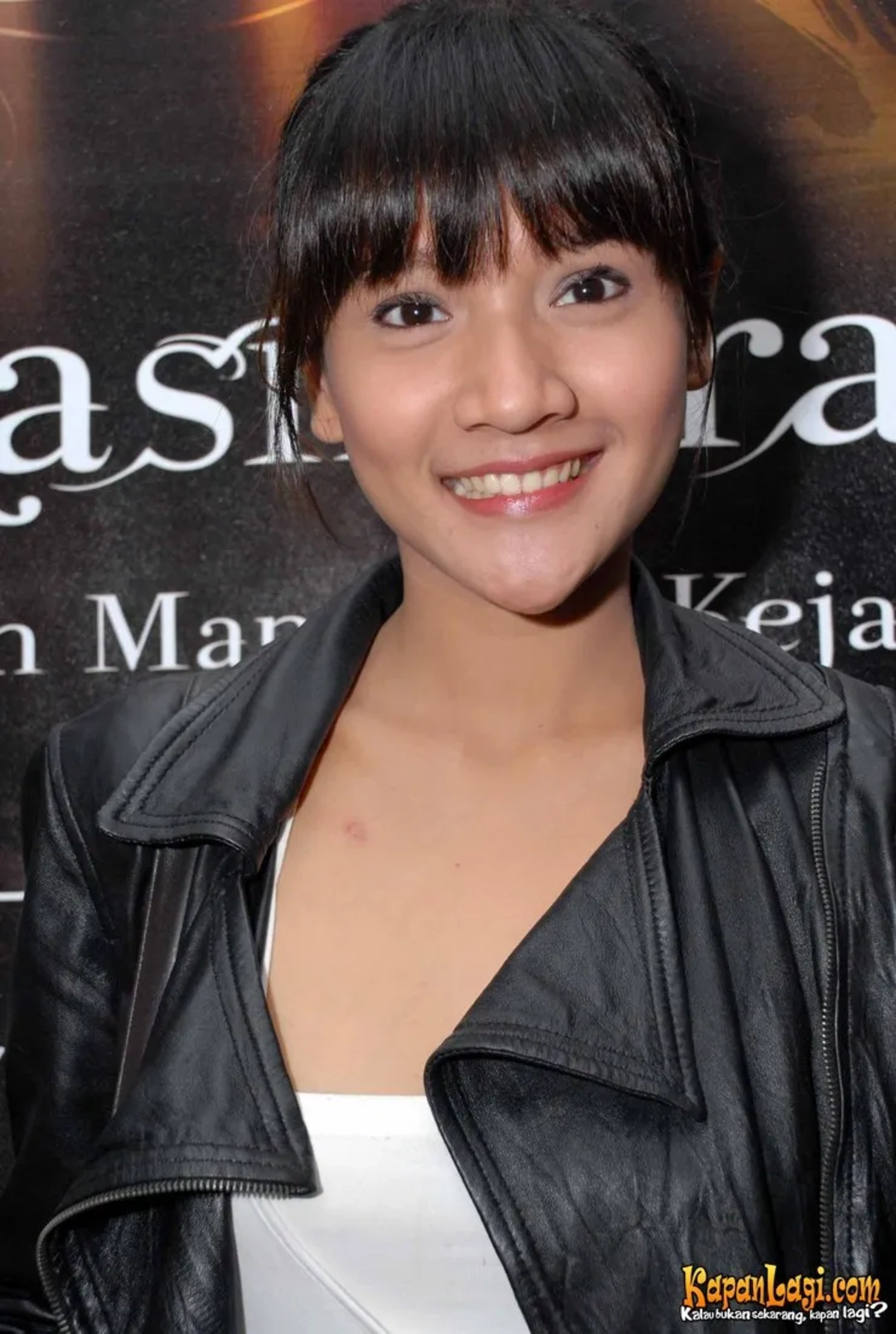 Jika Anda tidak melihat foto Fitri Ayu, kemungkinan karena foto dengan nomor tersebut tidak tersedia di Kapanlagi.com™