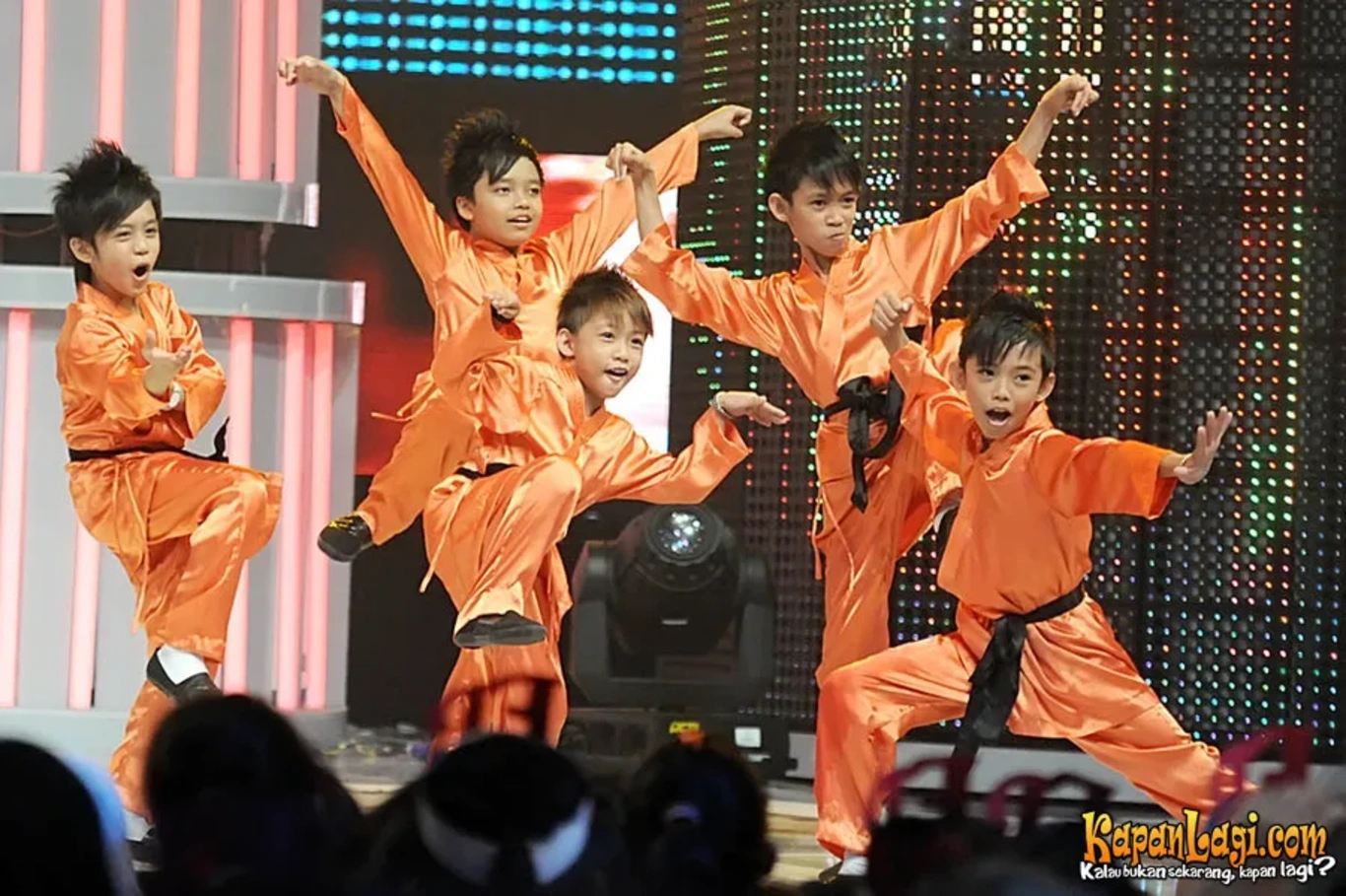Jika Anda tidak melihat foto Five Boys, kemungkinan karena foto dengan nomor tersebut tidak tersedia di Kapanlagi.com™