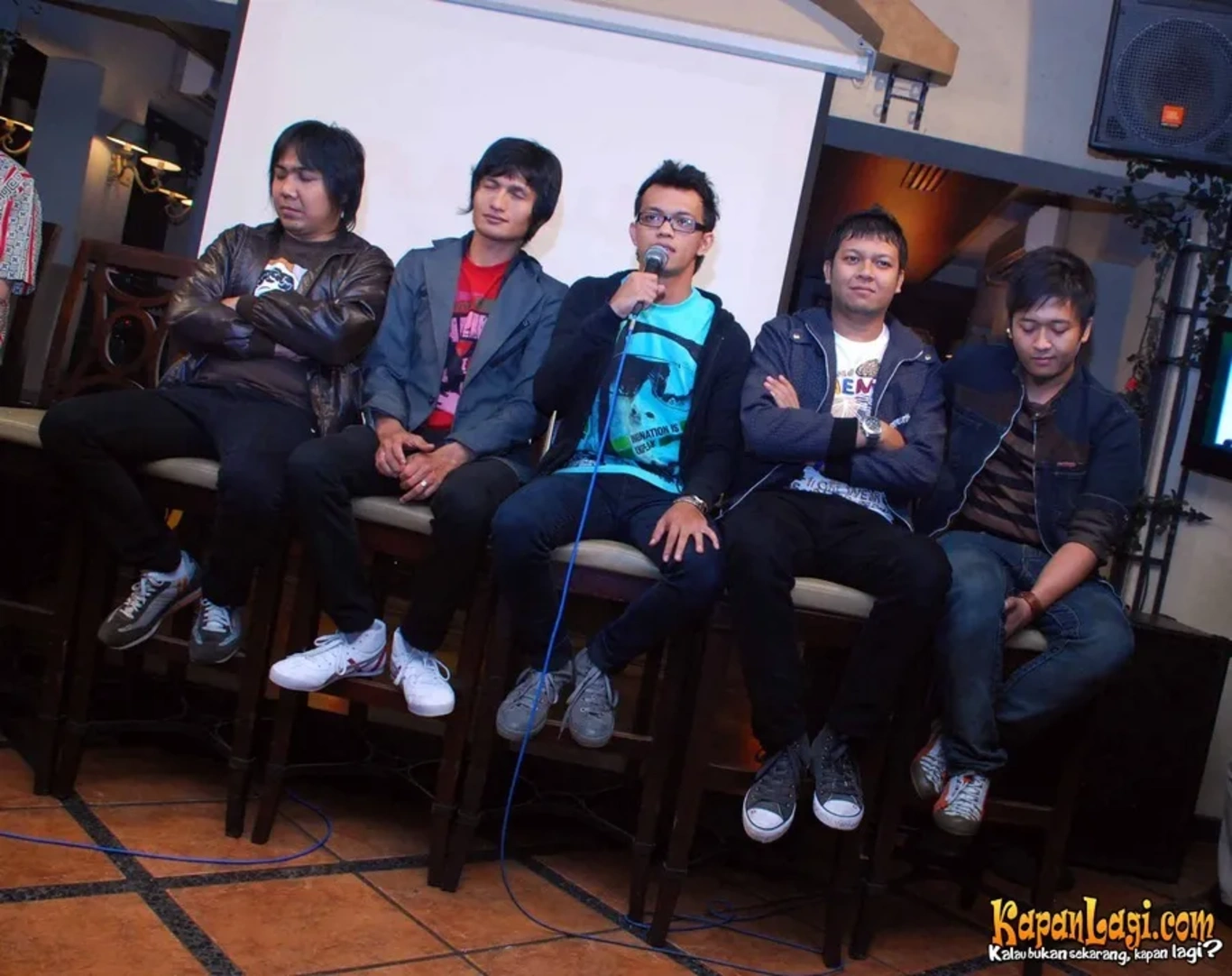 Jika Anda tidak melihat foto Flanella, kemungkinan karena foto dengan nomor tersebut tidak tersedia di Kapanlagi.com™