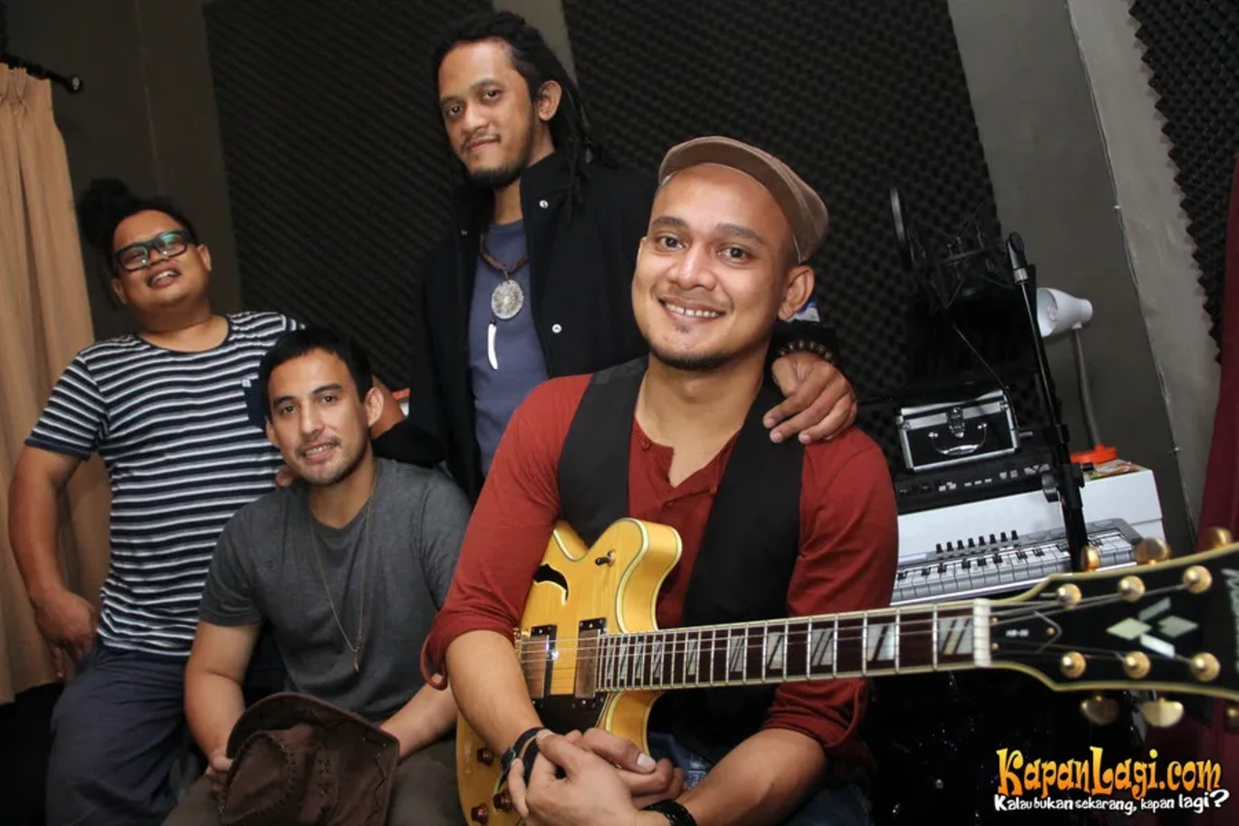 Jika Anda tidak melihat foto Flin Band, kemungkinan karena foto dengan nomor tersebut tidak tersedia di Kapanlagi.com™
