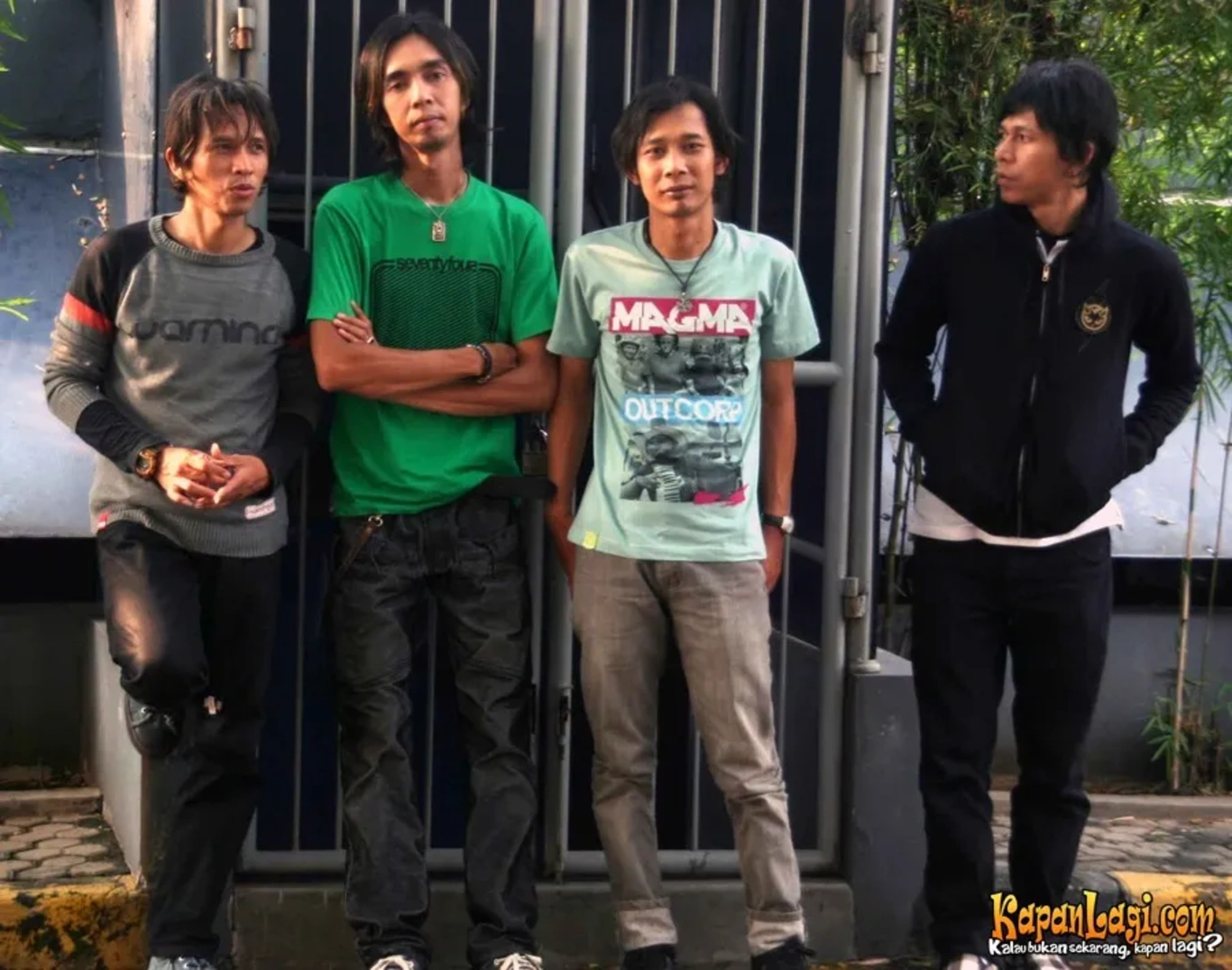 Jika Anda tidak melihat foto Forward Band, kemungkinan karena foto dengan nomor tersebut tidak tersedia di Kapanlagi.com™