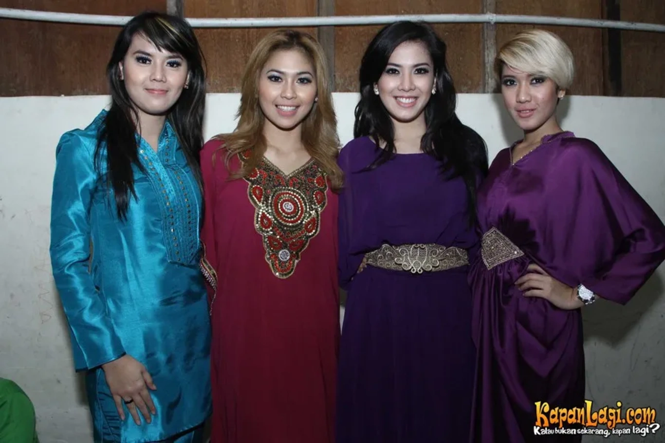 Jika Anda tidak melihat foto Foxy Girls, kemungkinan karena foto dengan nomor tersebut tidak tersedia di Kapanlagi.com™
