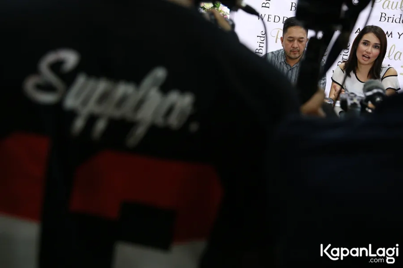 Jika Anda tidak melihat foto Frangky Sihombing, kemungkinan karena foto dengan nomor tersebut tidak tersedia di Kapanlagi.com™