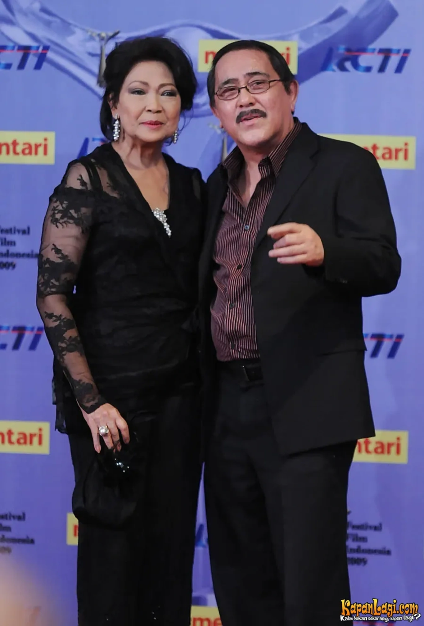 Jika Anda tidak melihat foto Frans Tumbuan, kemungkinan karena foto dengan nomor tersebut tidak tersedia di Kapanlagi.com™