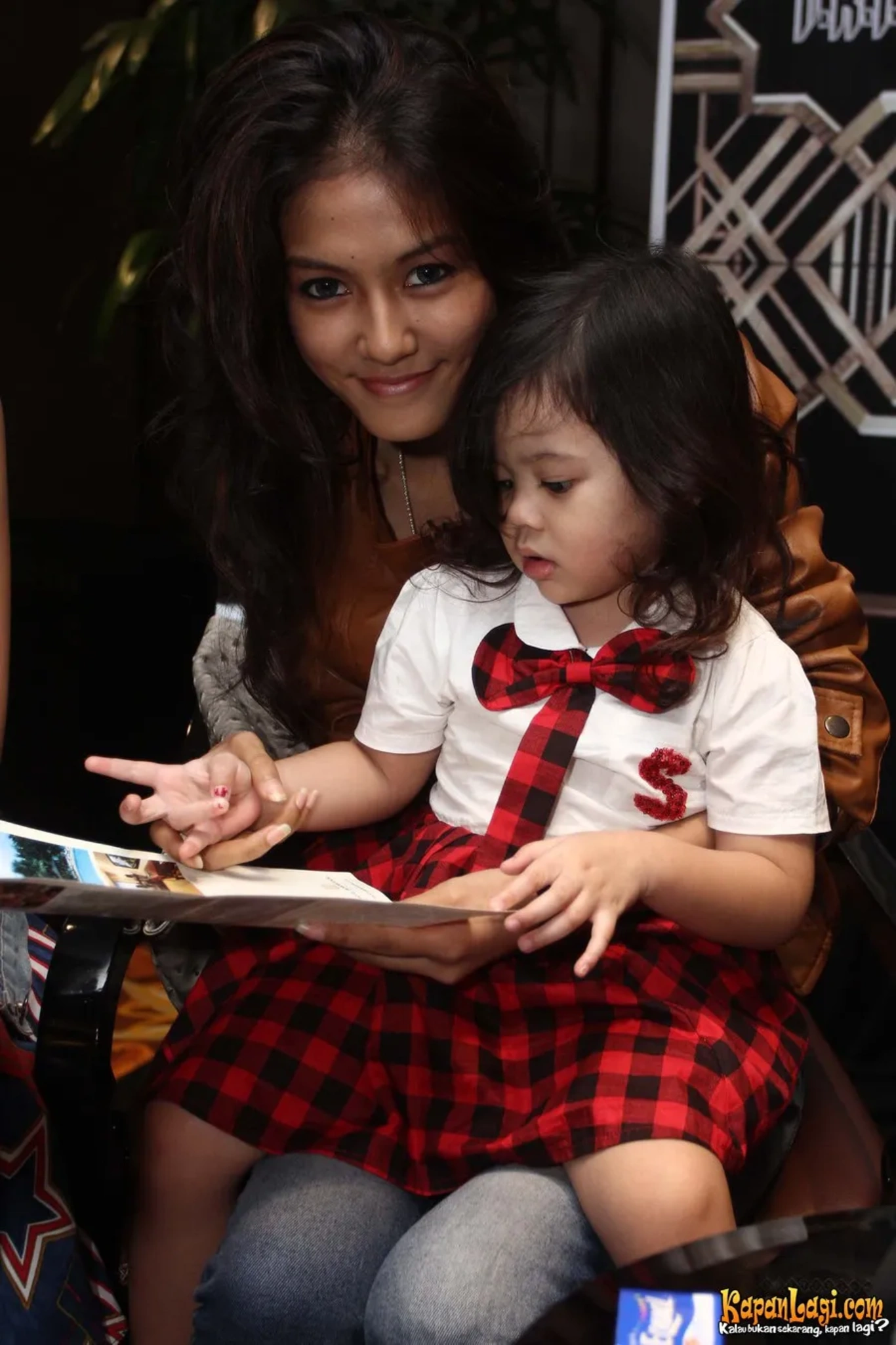 Jika Anda tidak melihat foto Friska Mahadewi, kemungkinan karena foto dengan nomor tersebut tidak tersedia di Kapanlagi.com™