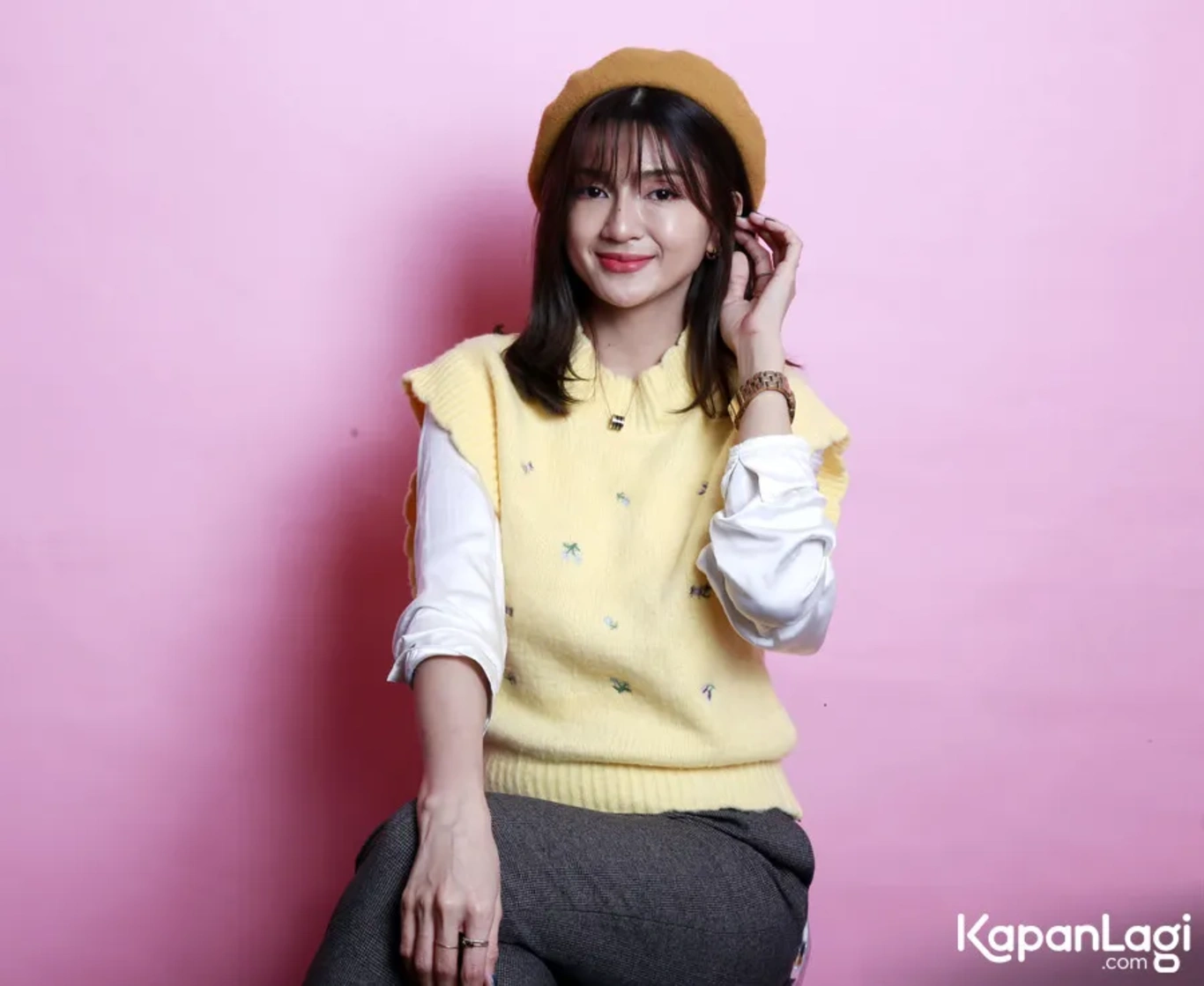 Jika Anda tidak melihat foto Furry Citra, kemungkinan karena foto dengan nomor tersebut tidak tersedia di Kapanlagi.com™