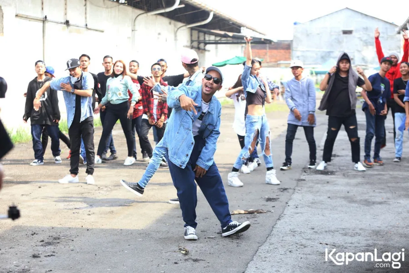 Jika Anda tidak melihat foto Gamaliel, kemungkinan karena foto dengan nomor tersebut tidak tersedia di Kapanlagi.com™