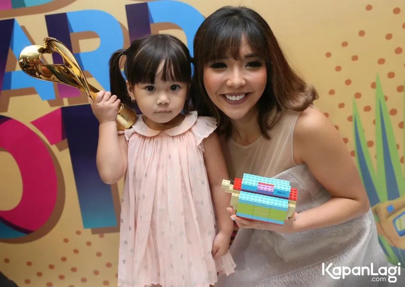 Jika Anda tidak melihat foto Gempita Nora Marten, kemungkinan karena foto dengan nomor tersebut tidak tersedia di Kapanlagi.com™
