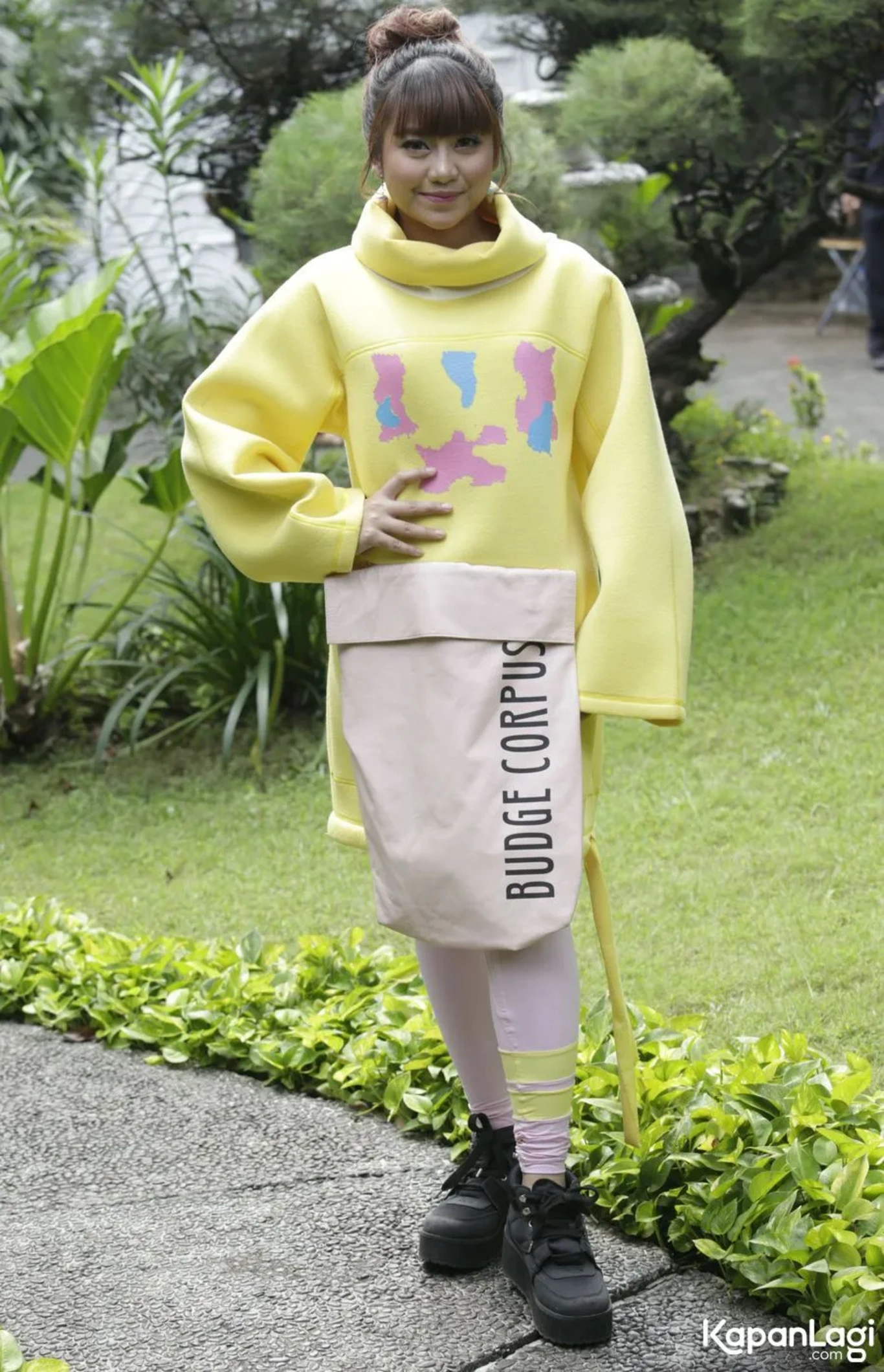 Jika Anda tidak melihat foto Ghea Indrawari, kemungkinan karena foto dengan nomor tersebut tidak tersedia di Kapanlagi.com™