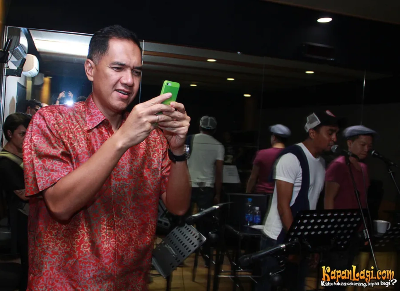 Jika Anda tidak melihat foto Gita Wirjawan, kemungkinan karena foto dengan nomor tersebut tidak tersedia di Kapanlagi.com™