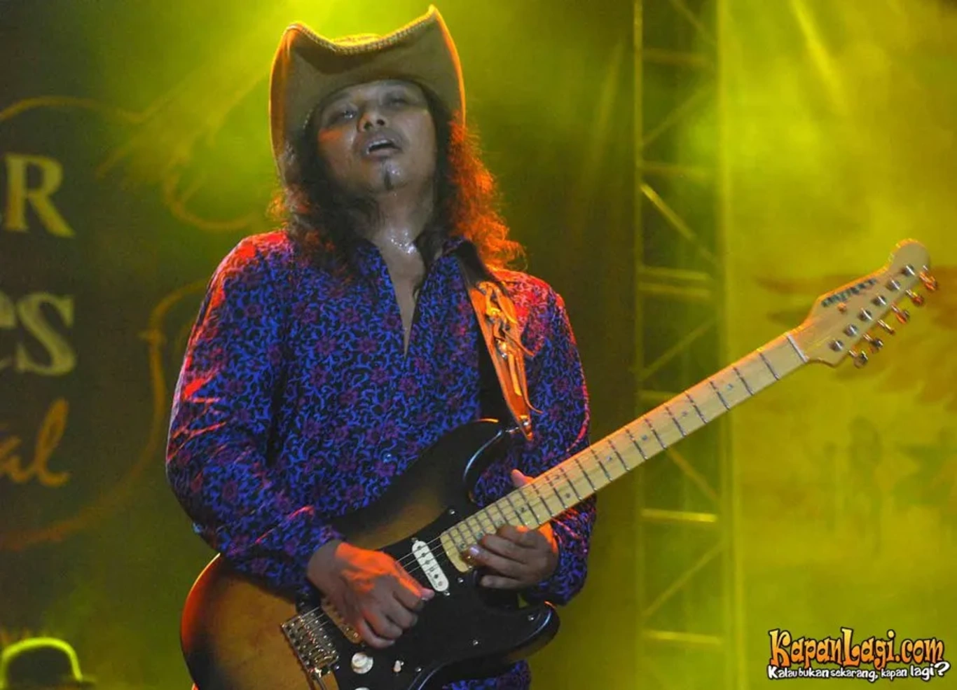 Jika Anda tidak melihat foto Gugun Blues Shelter, kemungkinan karena foto dengan nomor tersebut tidak tersedia di Kapanlagi.com™