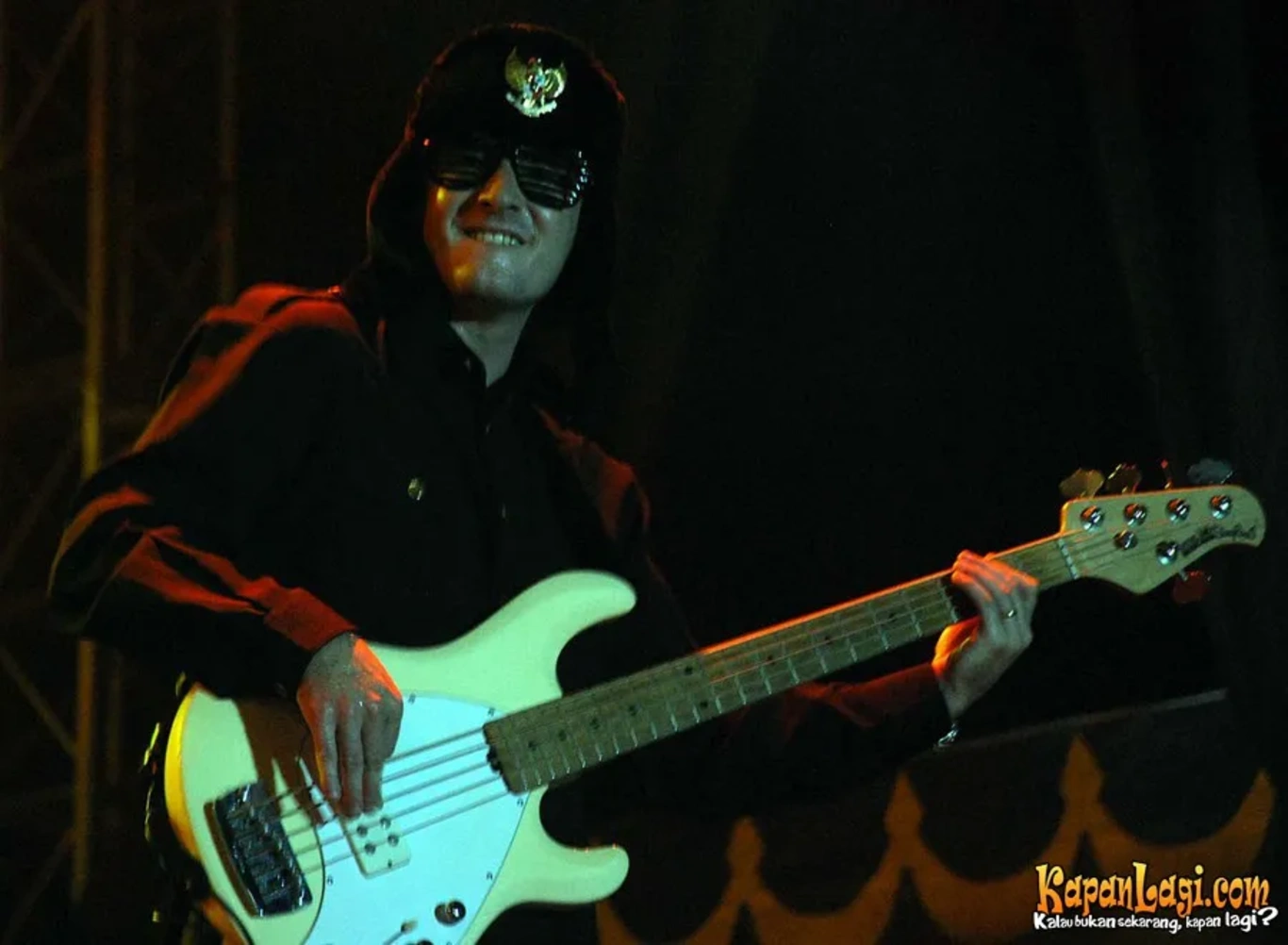 Jika Anda tidak melihat foto Gugun Blues Shelter, kemungkinan karena foto dengan nomor tersebut tidak tersedia di Kapanlagi.com™