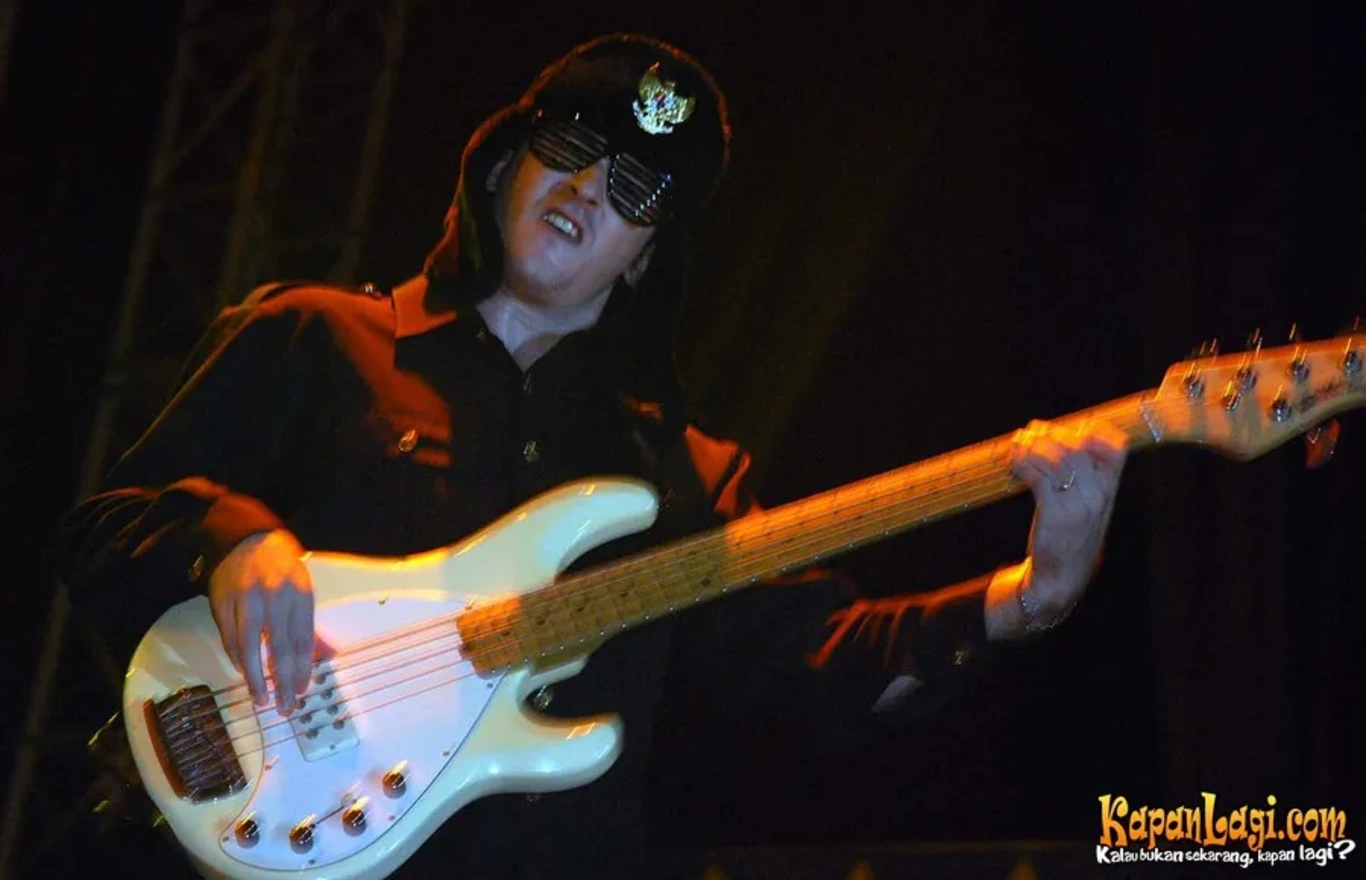 Jika Anda tidak melihat foto Gugun Blues Shelter, kemungkinan karena foto dengan nomor tersebut tidak tersedia di Kapanlagi.com™