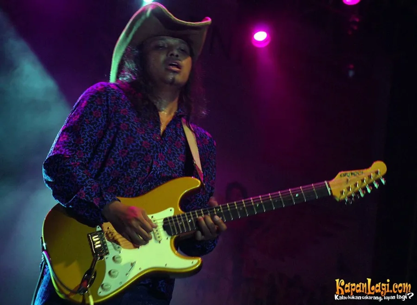 Jika Anda tidak melihat foto Gugun Blues Shelter, kemungkinan karena foto dengan nomor tersebut tidak tersedia di Kapanlagi.com™
