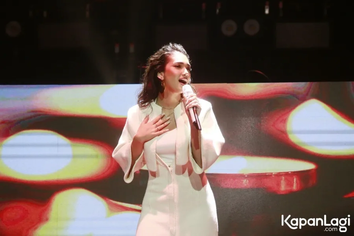 Jika Anda tidak melihat foto Haico Van Der Veken, kemungkinan karena foto dengan nomor tersebut tidak tersedia di Kapanlagi.com™