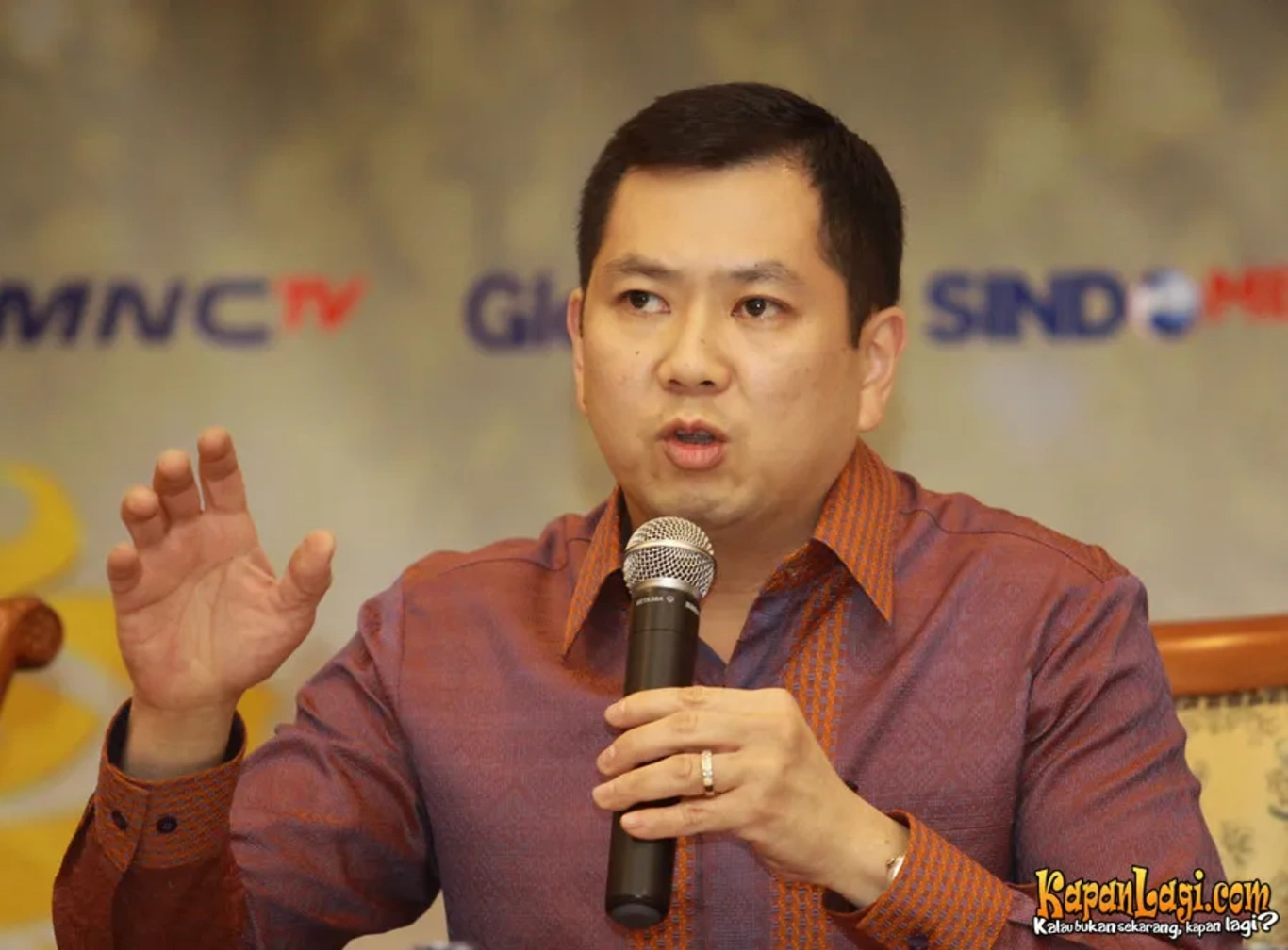 Jika Anda tidak melihat foto Hary Tanoesoedibjo, kemungkinan karena foto dengan nomor tersebut tidak tersedia di Kapanlagi.com™