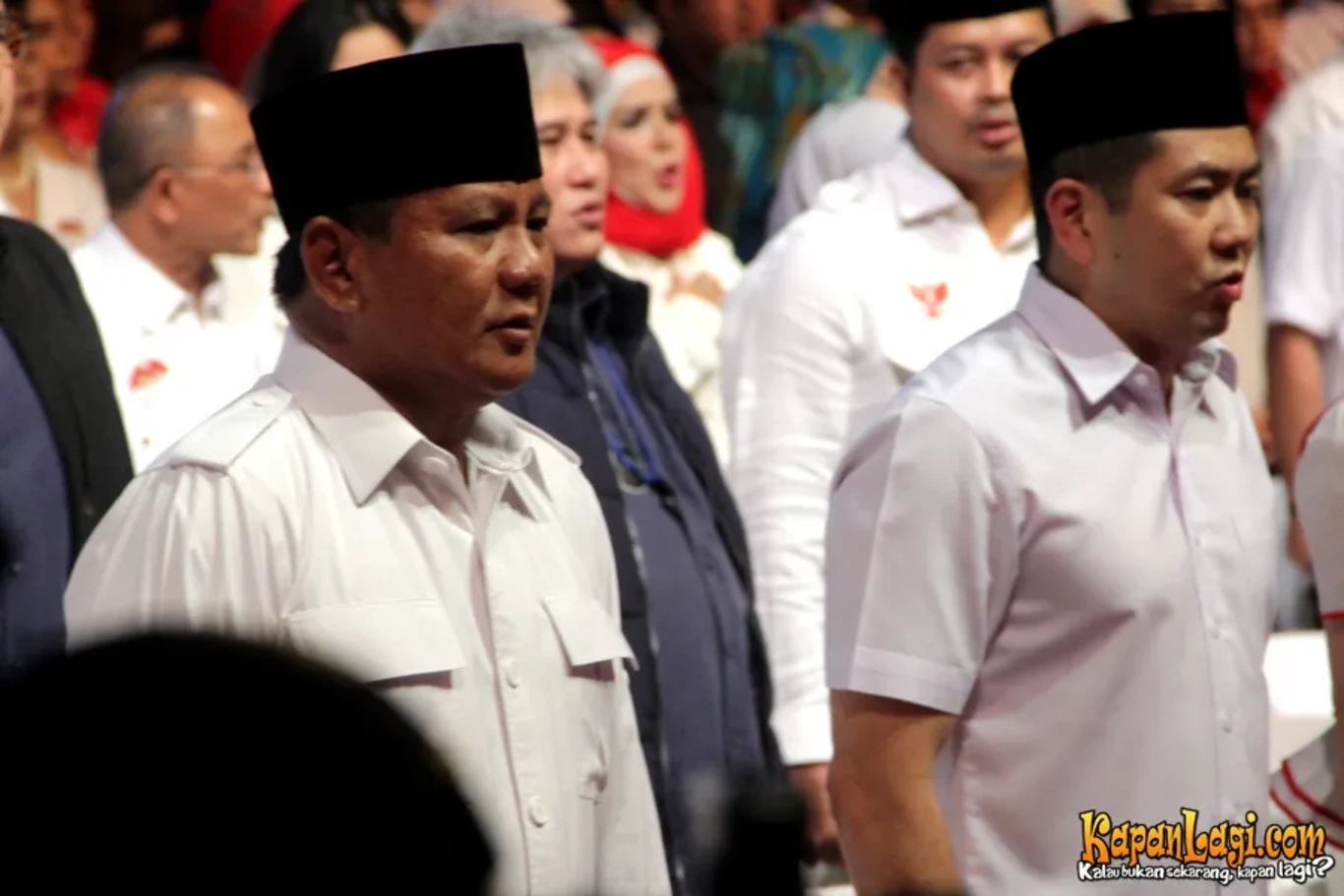 Jika Anda tidak melihat foto Hary Tanoesoedibjo, kemungkinan karena foto dengan nomor tersebut tidak tersedia di Kapanlagi.com™