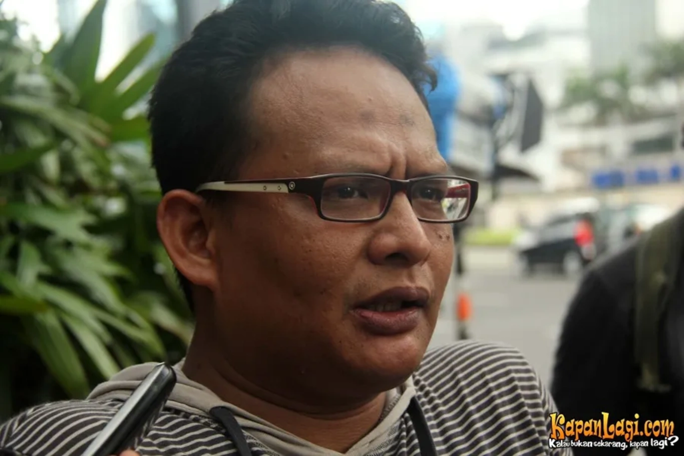 Jika Anda tidak melihat foto Helfi Kardit, kemungkinan karena foto dengan nomor tersebut tidak tersedia di Kapanlagi.com™