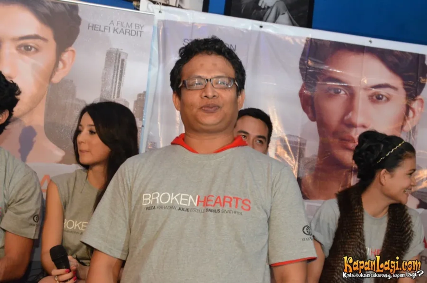 Jika Anda tidak melihat foto Helfi Kardit, kemungkinan karena foto dengan nomor tersebut tidak tersedia di Kapanlagi.com™