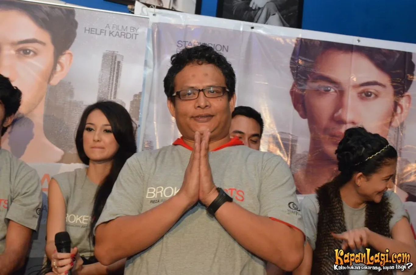 Jika Anda tidak melihat foto Helfi Kardit, kemungkinan karena foto dengan nomor tersebut tidak tersedia di Kapanlagi.com™