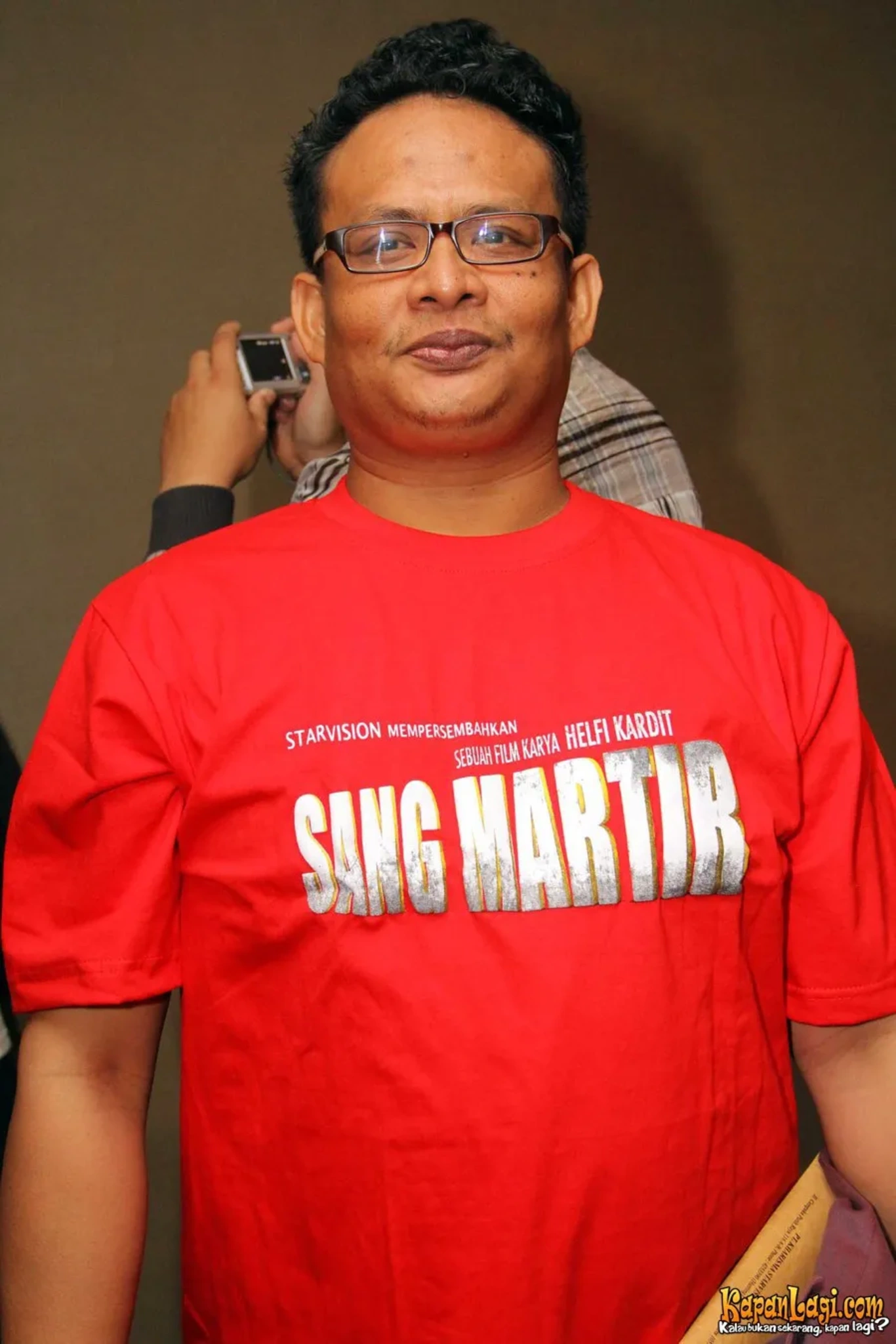 Jika Anda tidak melihat foto Helfi Kardit, kemungkinan karena foto dengan nomor tersebut tidak tersedia di Kapanlagi.com™
