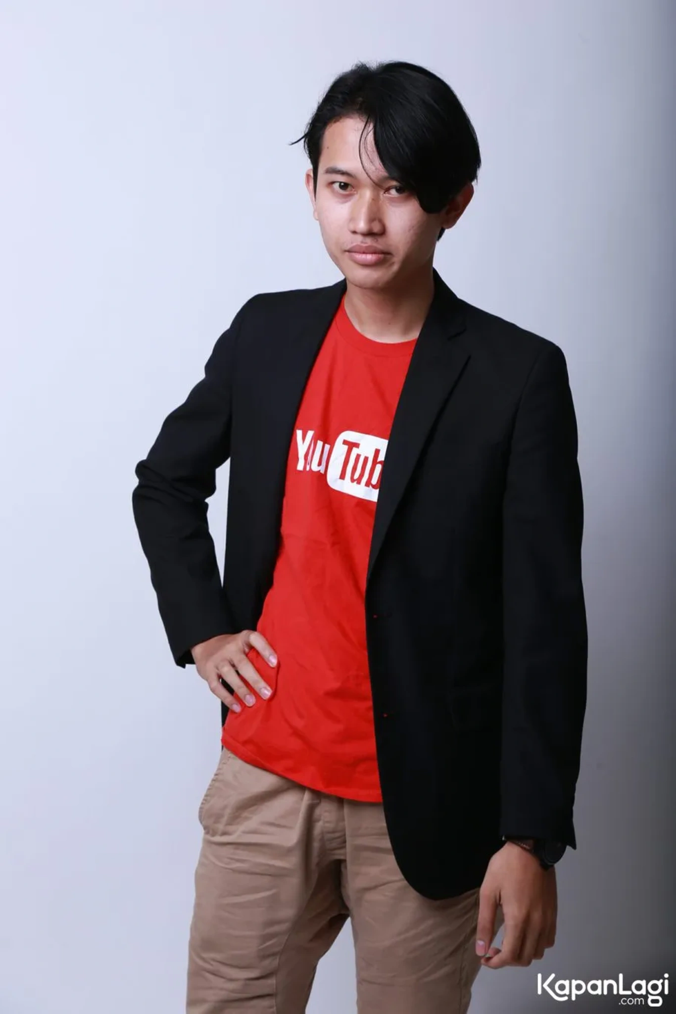 Jika Anda tidak melihat foto Hisqie Furqonie, kemungkinan karena foto dengan nomor tersebut tidak tersedia di Kapanlagi.com™