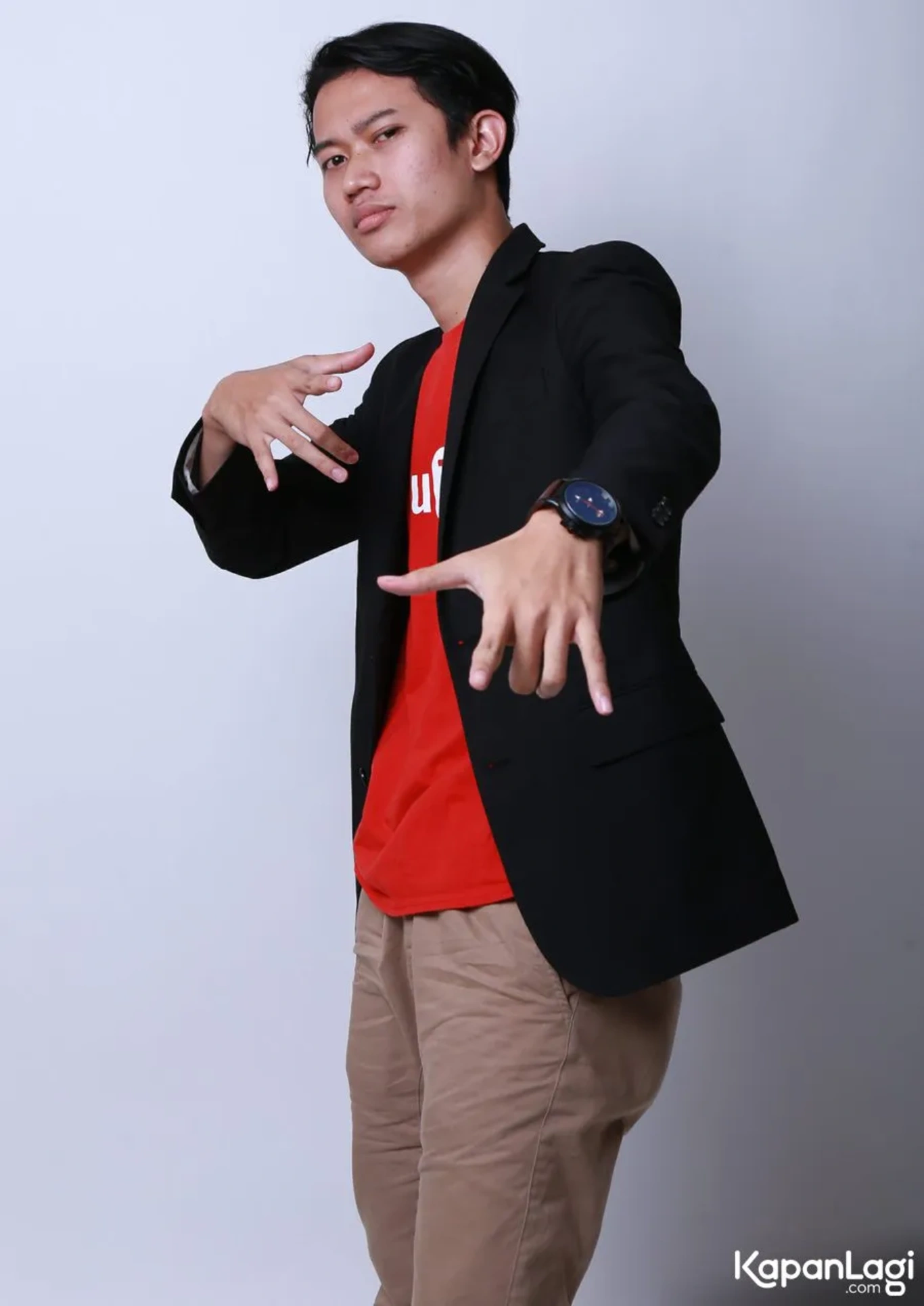 Jika Anda tidak melihat foto Hisqie Furqonie, kemungkinan karena foto dengan nomor tersebut tidak tersedia di Kapanlagi.com™