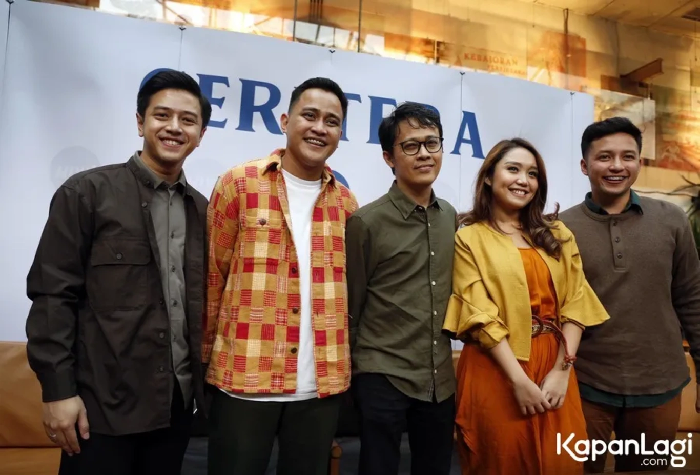 Jika Anda tidak melihat foto Hivi, kemungkinan karena foto dengan nomor tersebut tidak tersedia di Kapanlagi.com™