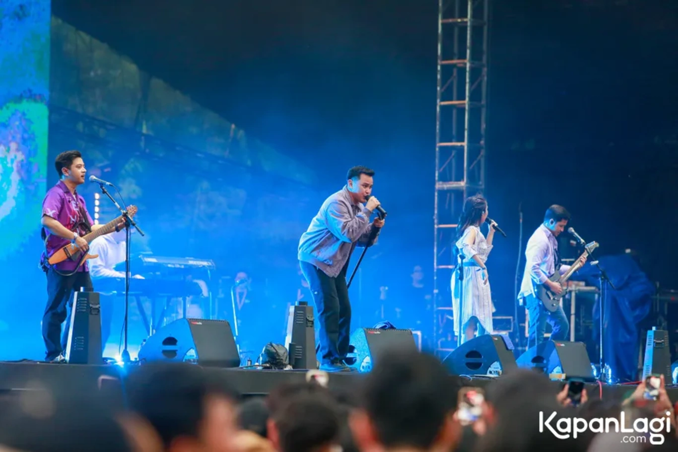 Jika Anda tidak melihat foto Hivi, kemungkinan karena foto dengan nomor tersebut tidak tersedia di Kapanlagi.com™