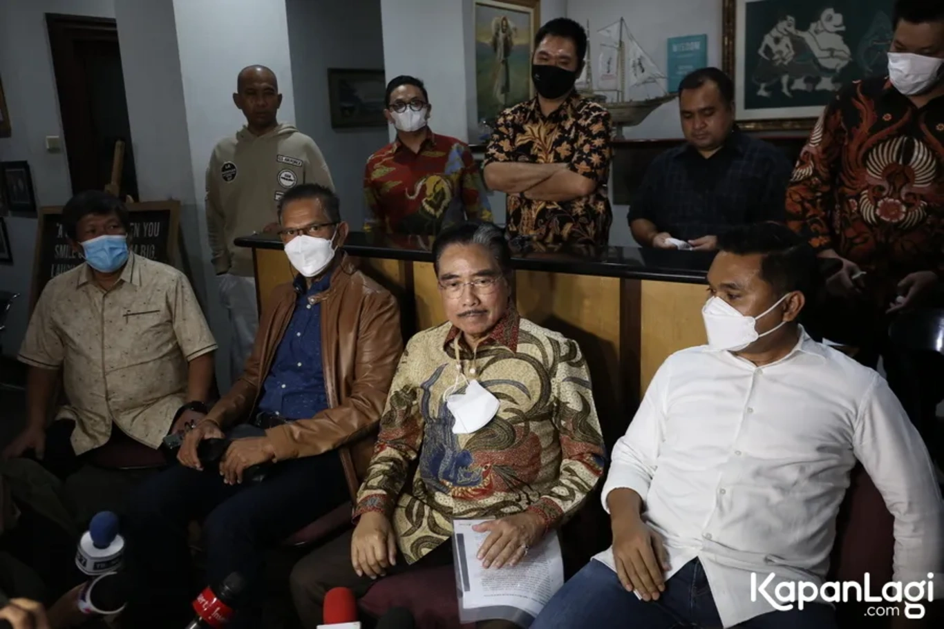Jika Anda tidak melihat foto Hotma Sitompul, kemungkinan karena foto dengan nomor tersebut tidak tersedia di Kapanlagi.com™