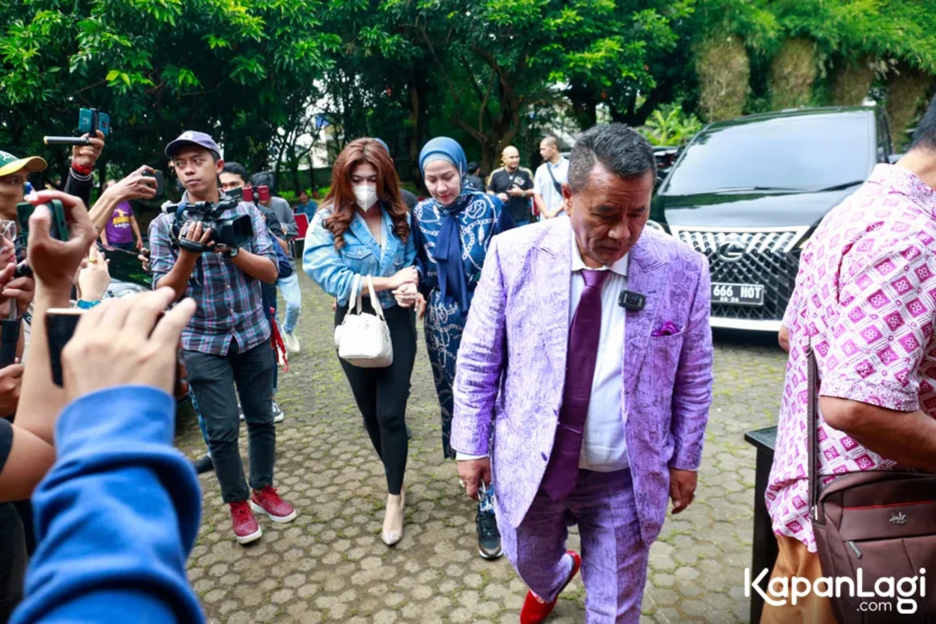 Jika Anda tidak melihat foto Hotman Paris, kemungkinan karena foto dengan nomor tersebut tidak tersedia di Kapanlagi.com™