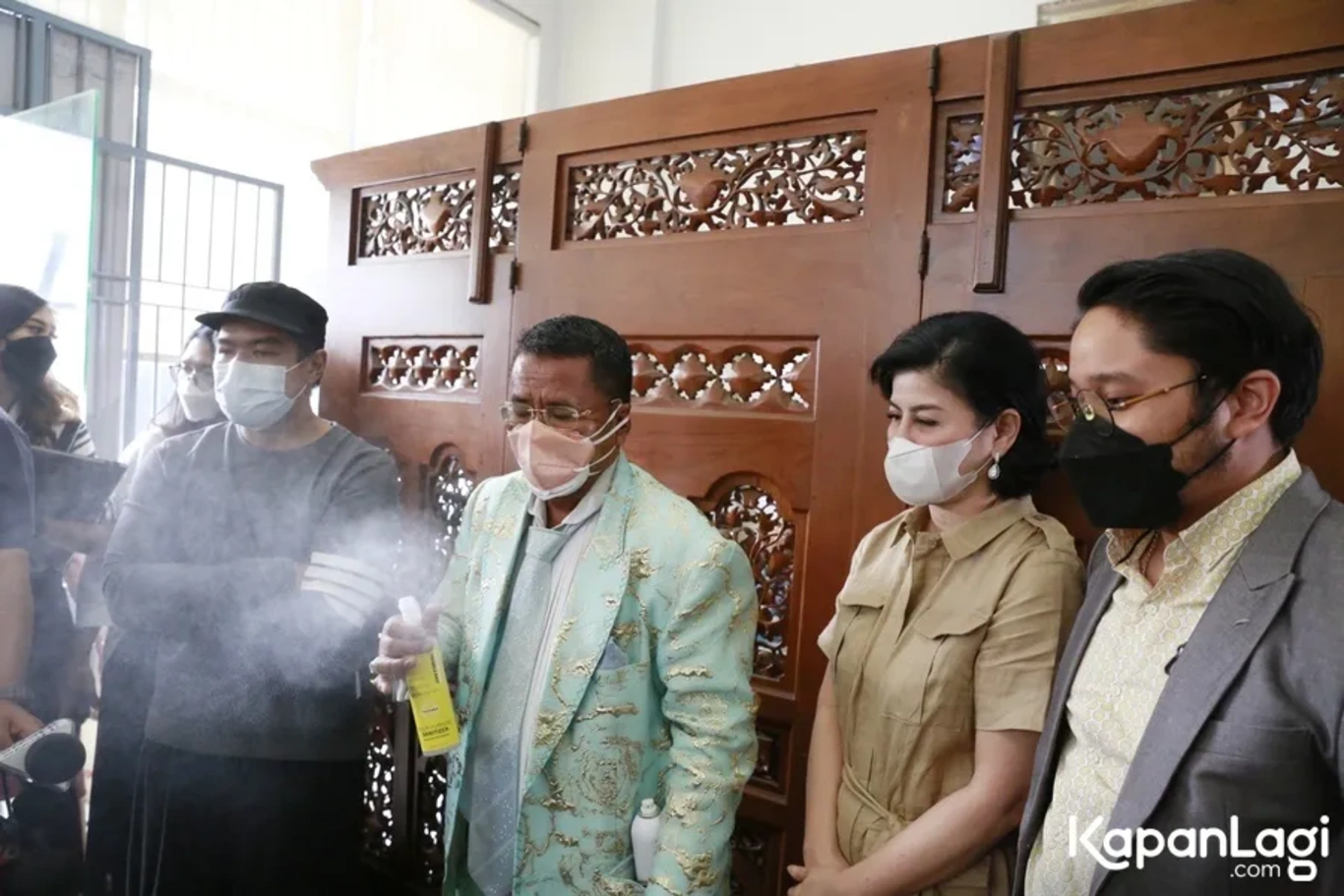 Jika Anda tidak melihat foto Hotman Paris, kemungkinan karena foto dengan nomor tersebut tidak tersedia di Kapanlagi.com™