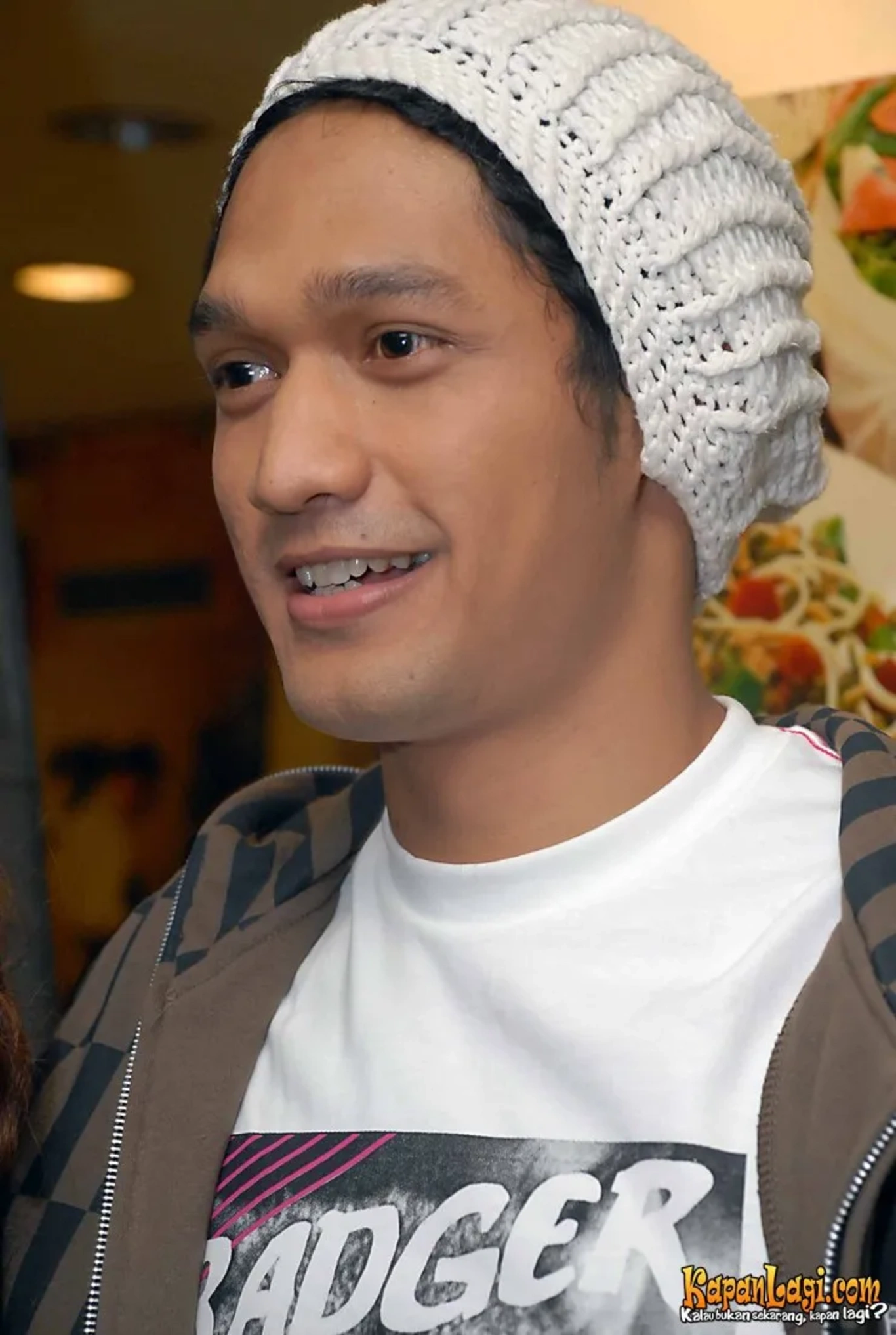 Jika Anda tidak melihat foto Ibnu Jamil, kemungkinan karena foto dengan nomor tersebut tidak tersedia di Kapanlagi.com™