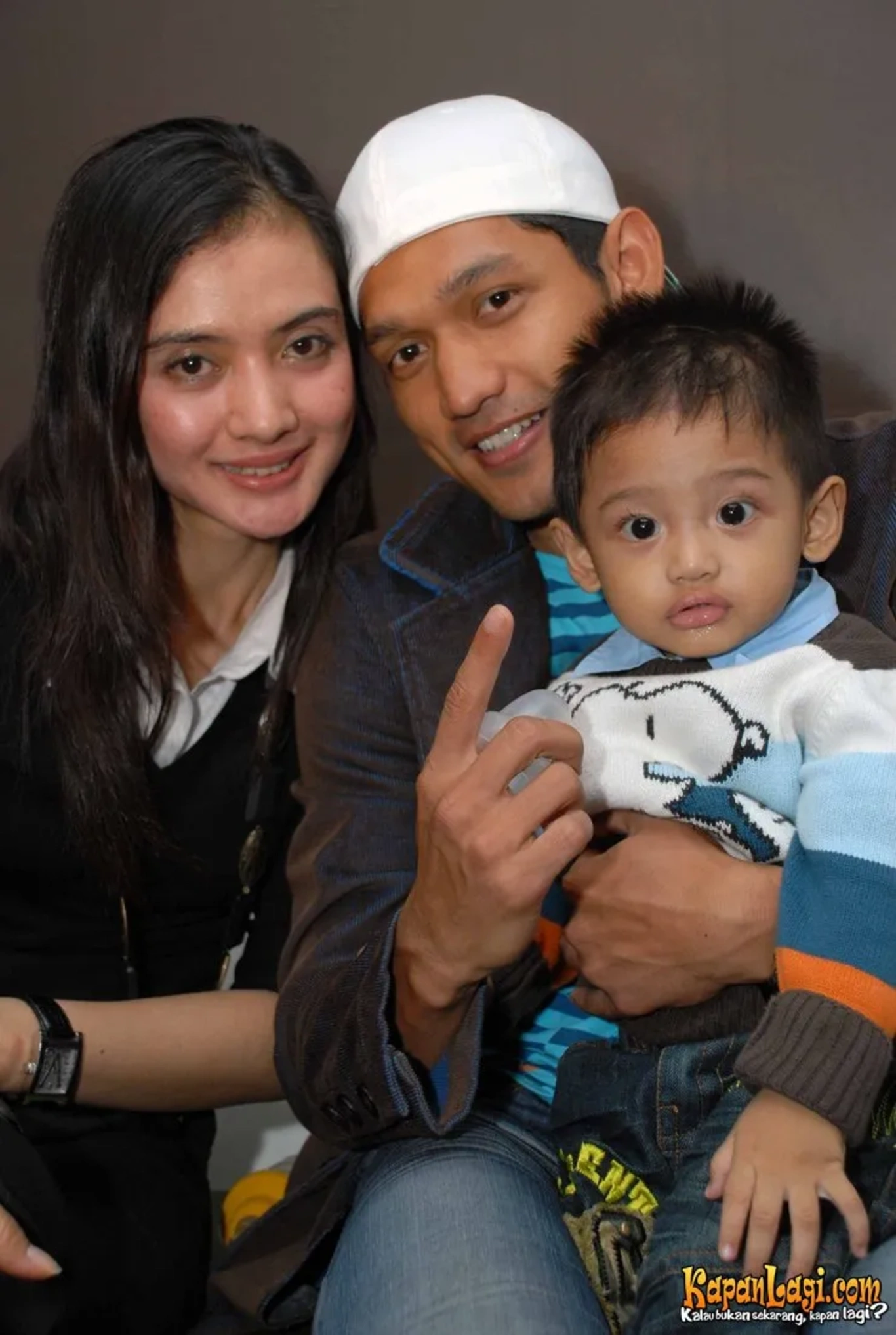 Jika Anda tidak melihat foto Ibnu Jamil, kemungkinan karena foto dengan nomor tersebut tidak tersedia di Kapanlagi.com™