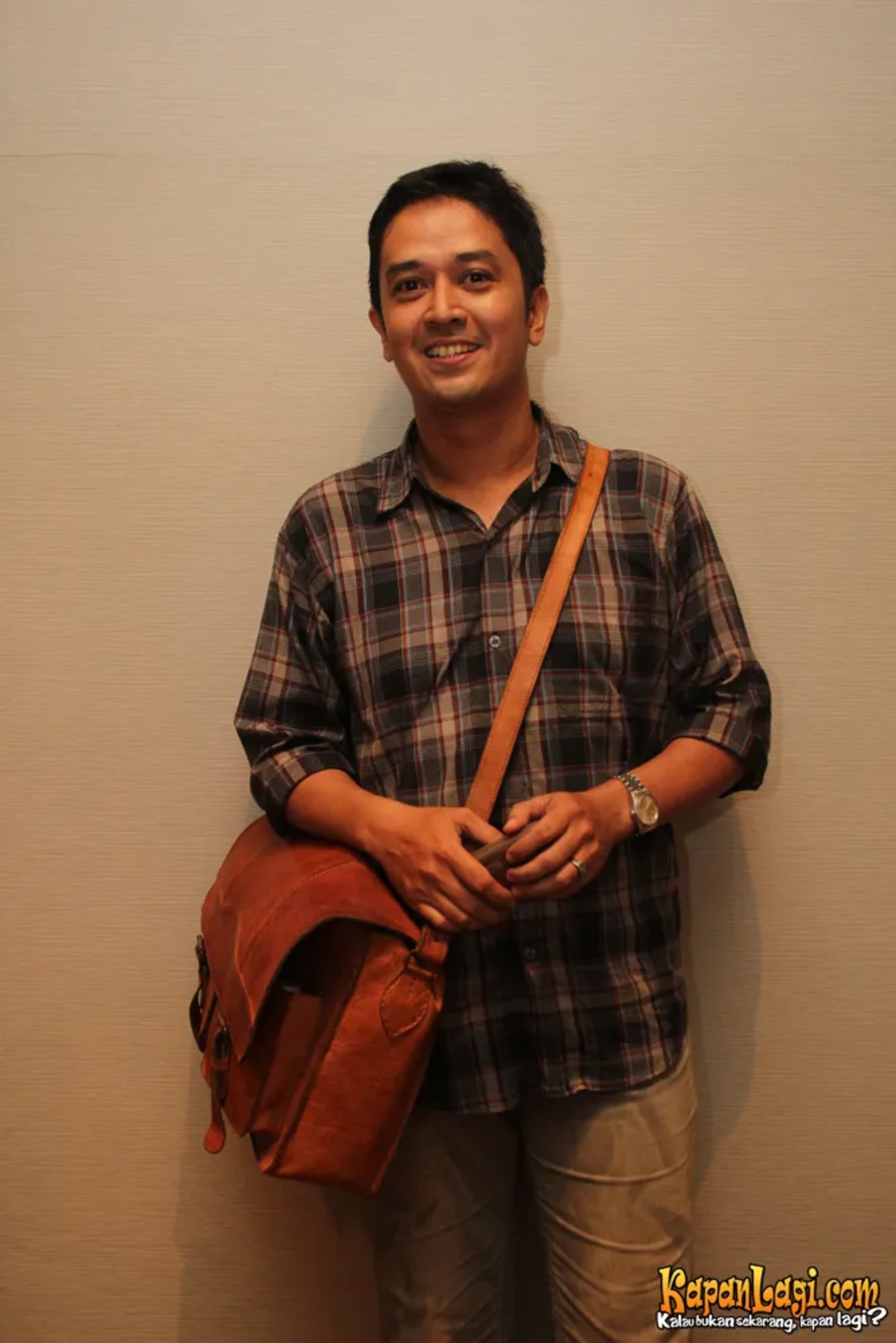Jika Anda tidak melihat foto Ida Bagus Made Oka Sugawa, kemungkinan karena foto dengan nomor tersebut tidak tersedia di Kapanlagi.com™