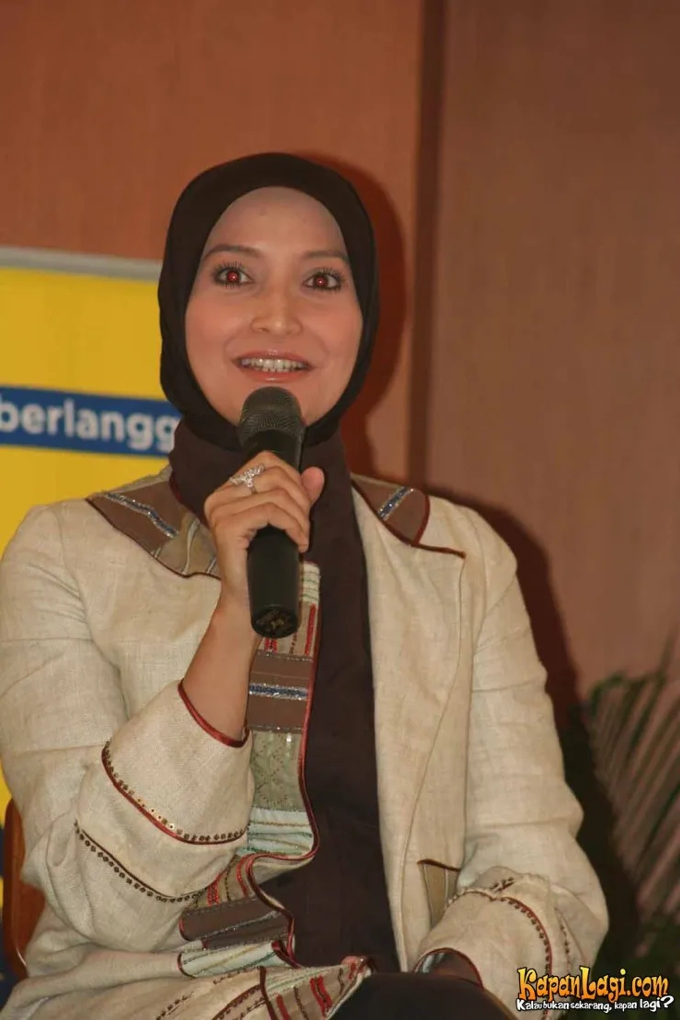 Jika Anda tidak melihat foto Inneke Koesherawati, kemungkinan karena foto dengan nomor tersebut tidak tersedia di Kapanlagi.com™