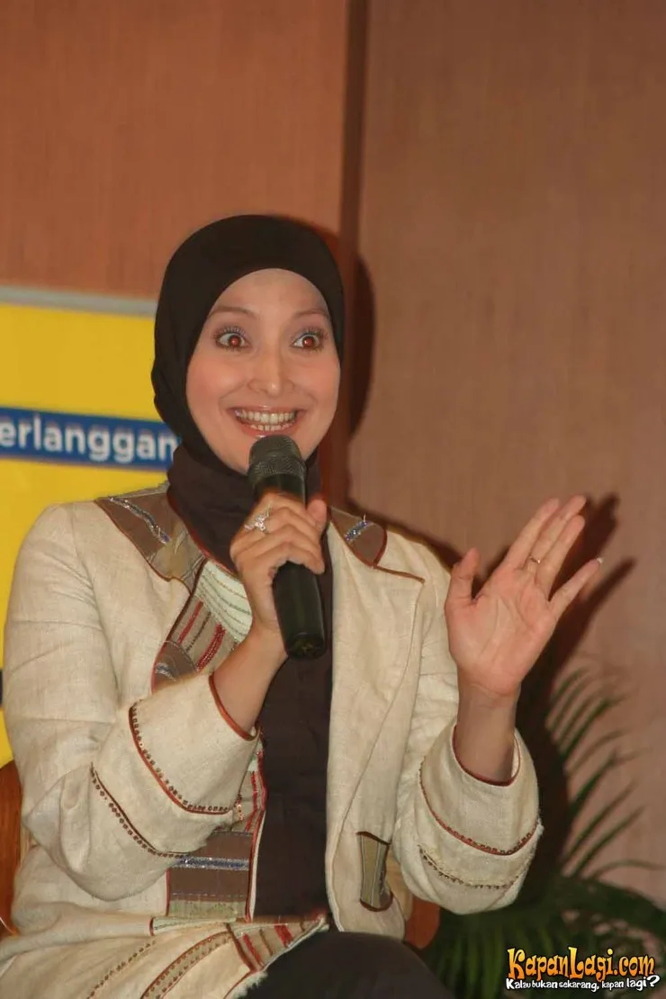 Jika Anda tidak melihat foto Inneke Koesherawati, kemungkinan karena foto dengan nomor tersebut tidak tersedia di Kapanlagi.com™